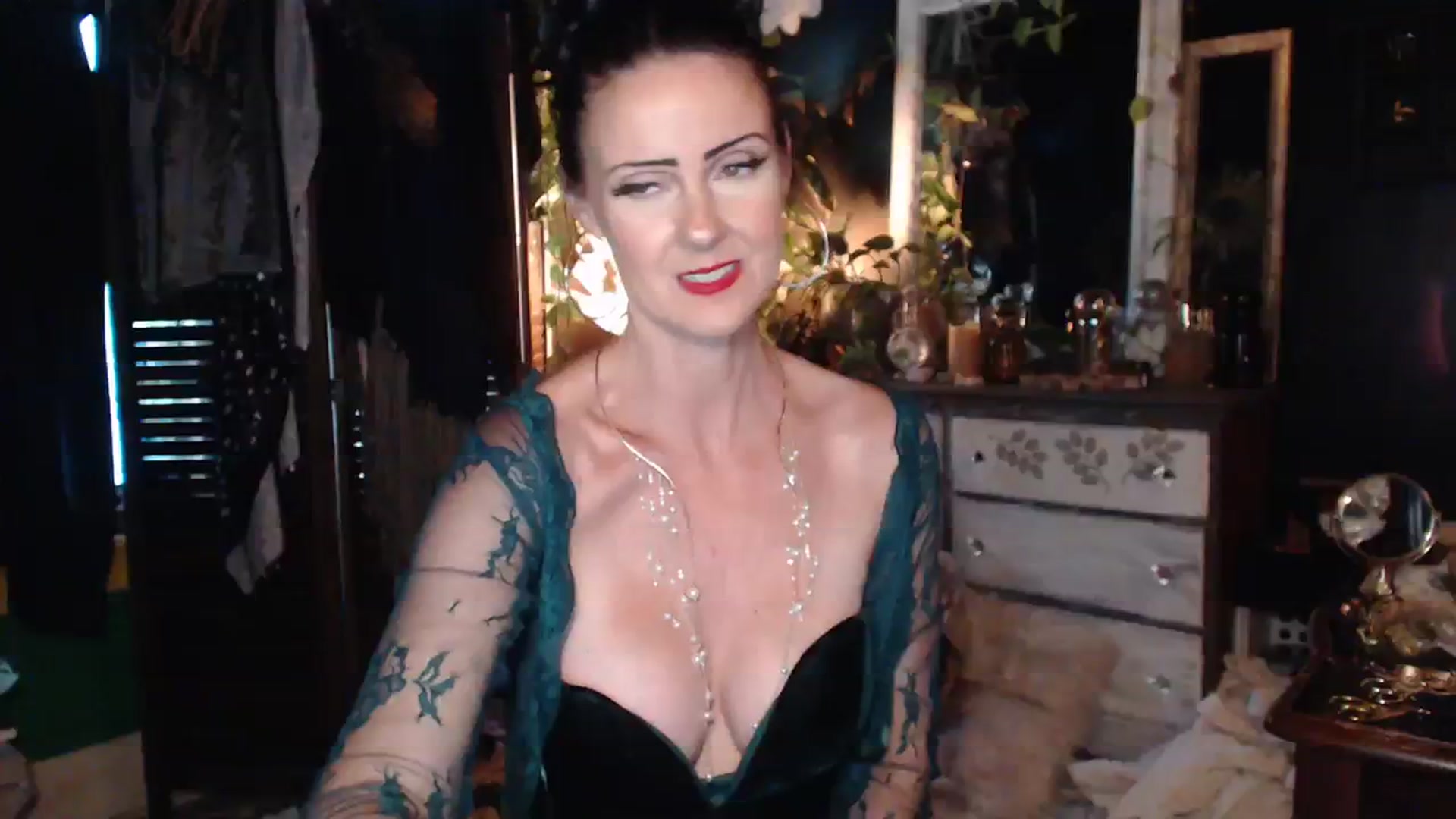 Gallery image thumbnail from MayGray's myfreecams stream on, 08/18/2023, 23:31 image 4 of 20