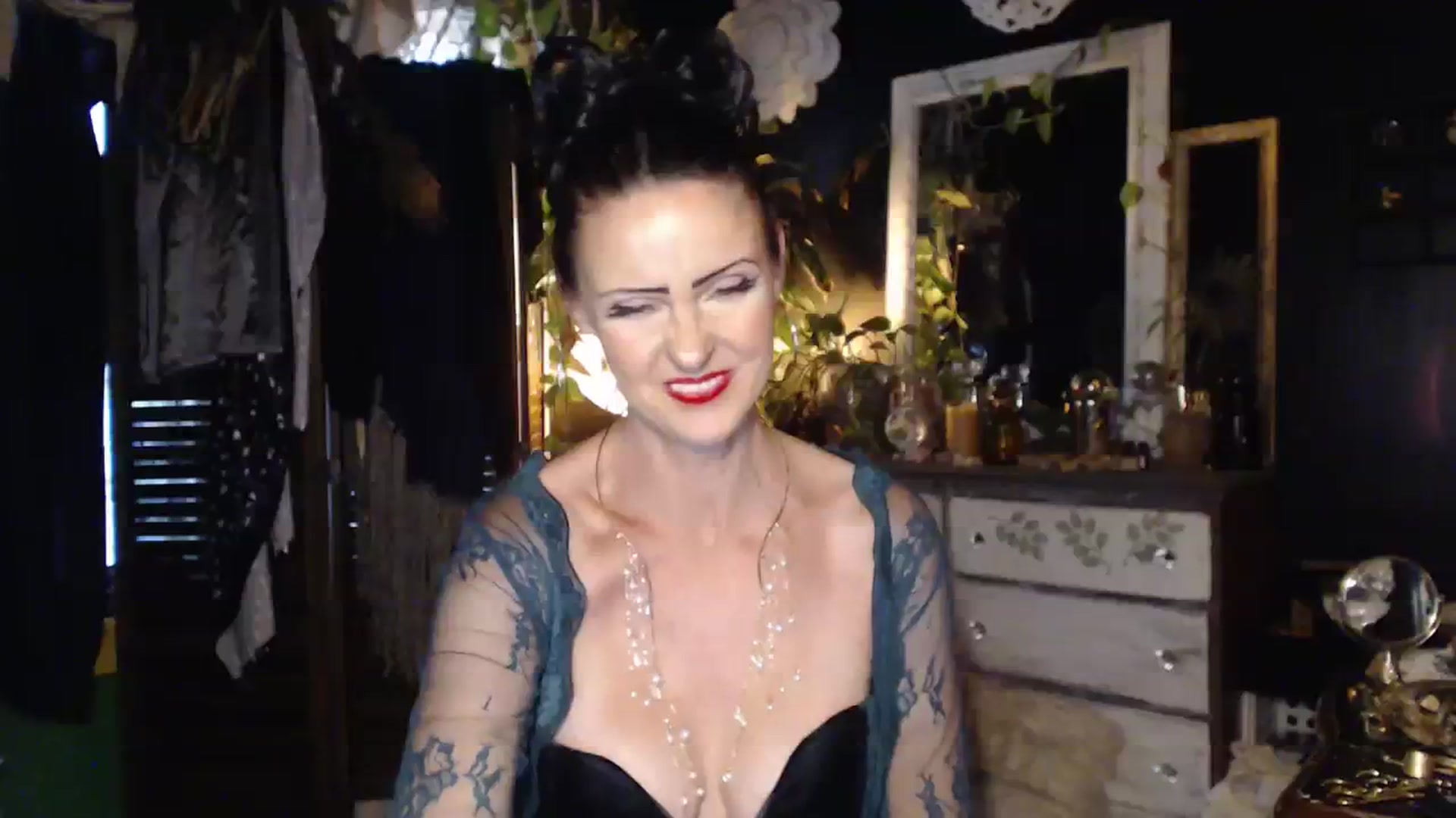 Gallery image thumbnail from MayGray's myfreecams stream on, 08/19/2023, 24:27 image 2 of 20