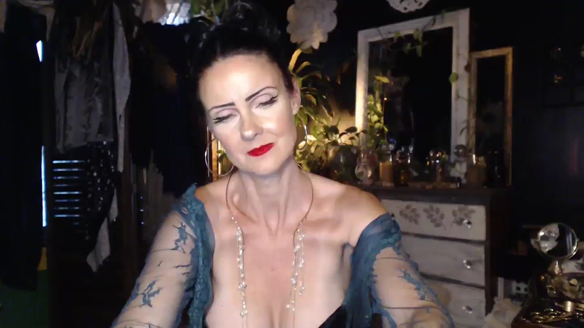 Gallery image thumbnail from MayGray's myfreecams stream on, 08/19/2023, 24:27 image 12 of 20