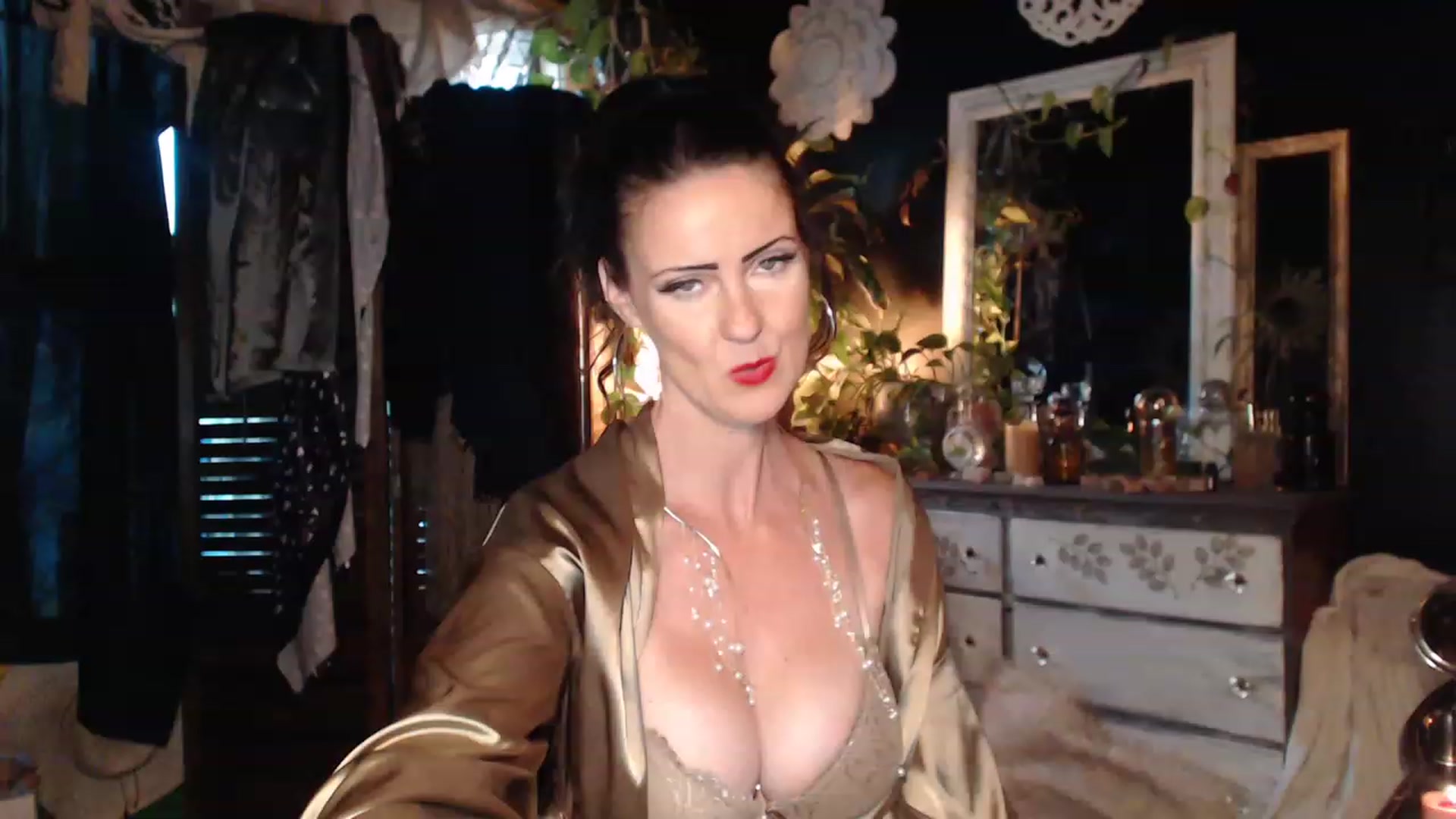 Gallery image thumbnail from MayGray's myfreecams stream on, 08/19/2023, 12:07 image 12 of 20