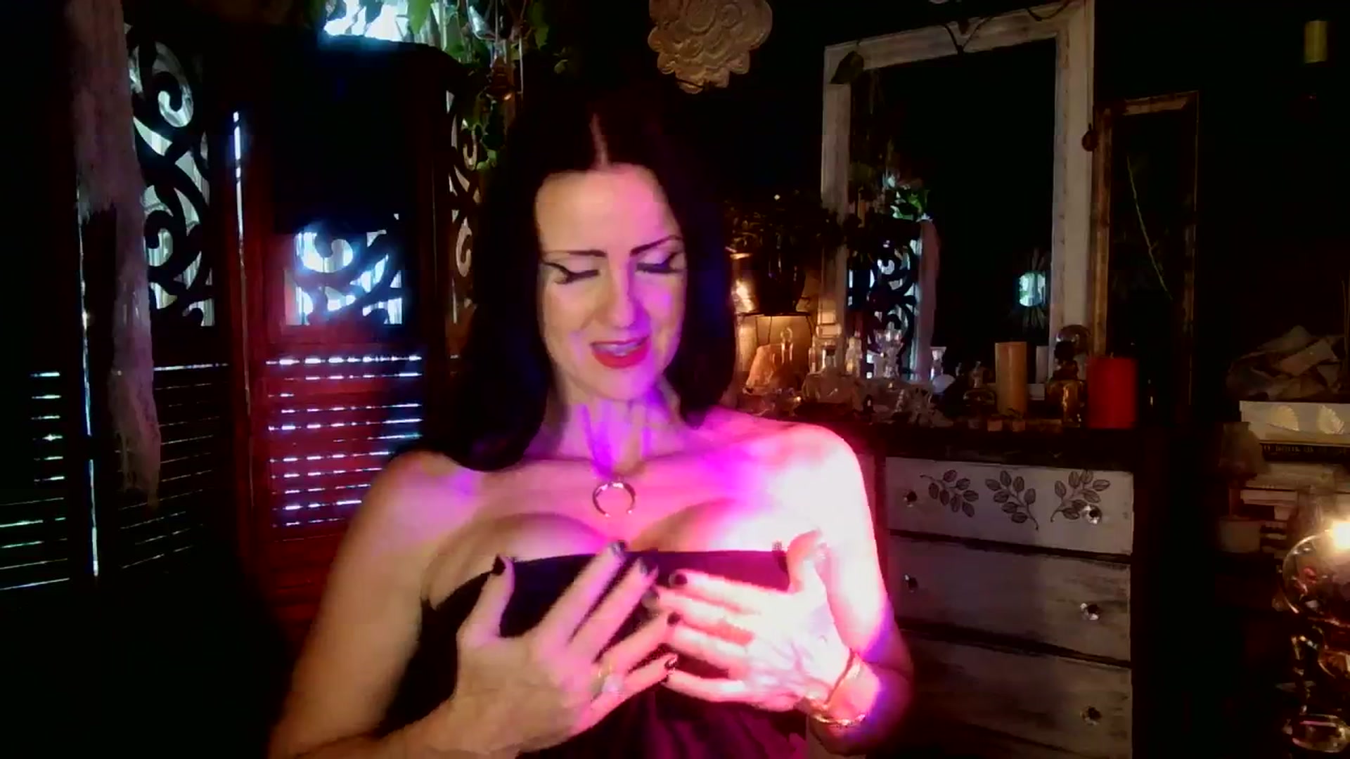 Gallery image thumbnail from MayGray's myfreecams stream on, 10/01/2023, 22:09 image 13 of 20