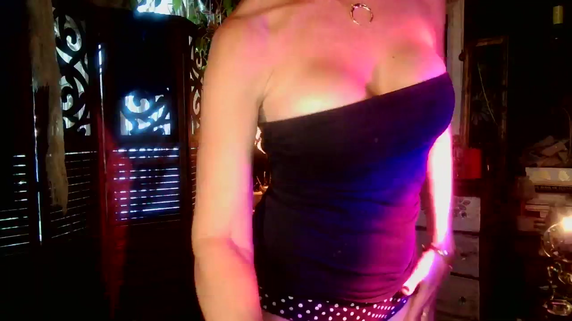 Gallery image thumbnail from MayGray's myfreecams stream on, 10/01/2023, 22:09 image 4 of 20