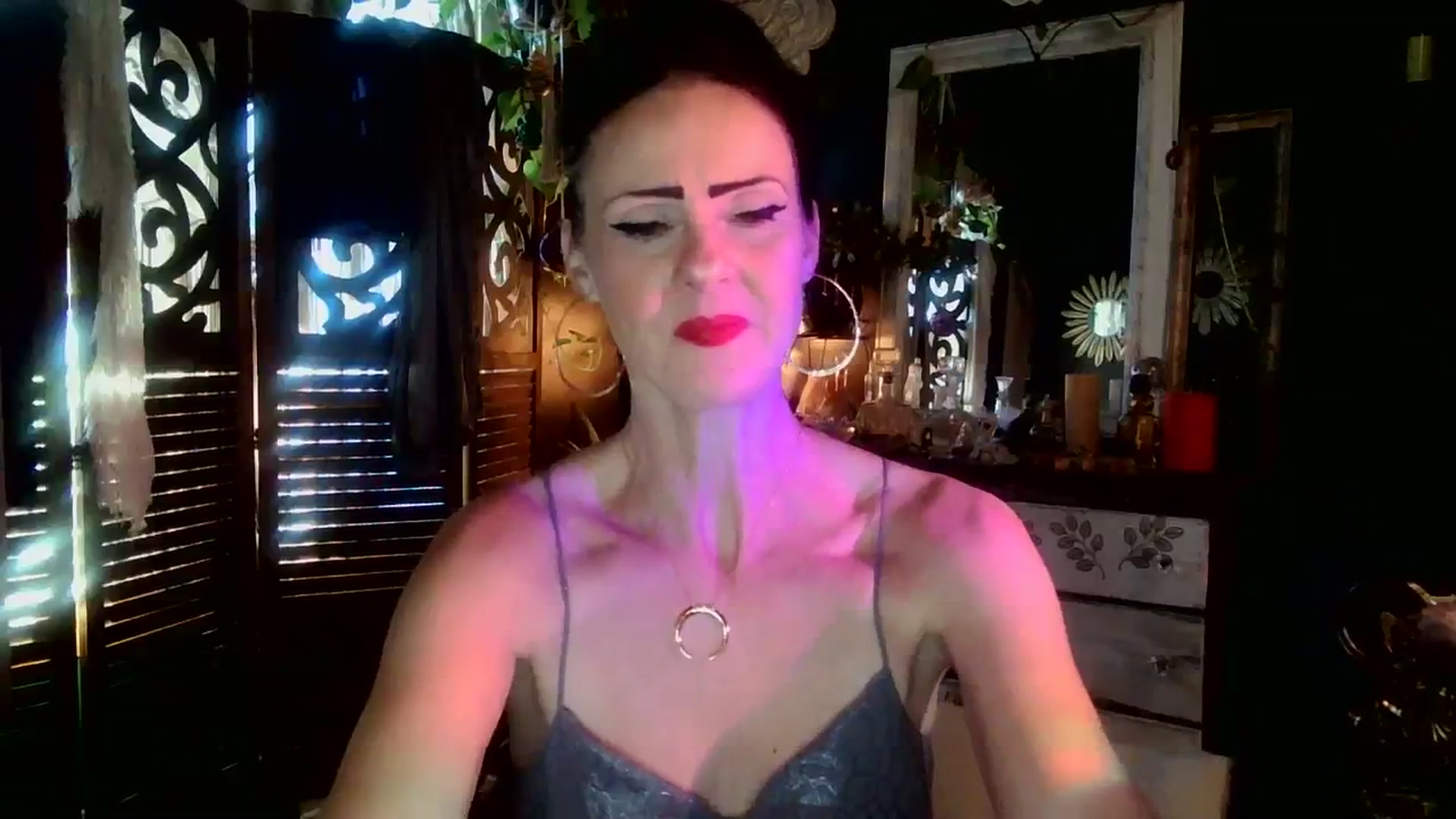 Gallery image thumbnail from MayGray's myfreecams stream on, 10/02/2023, 13:14 image 19 of 20