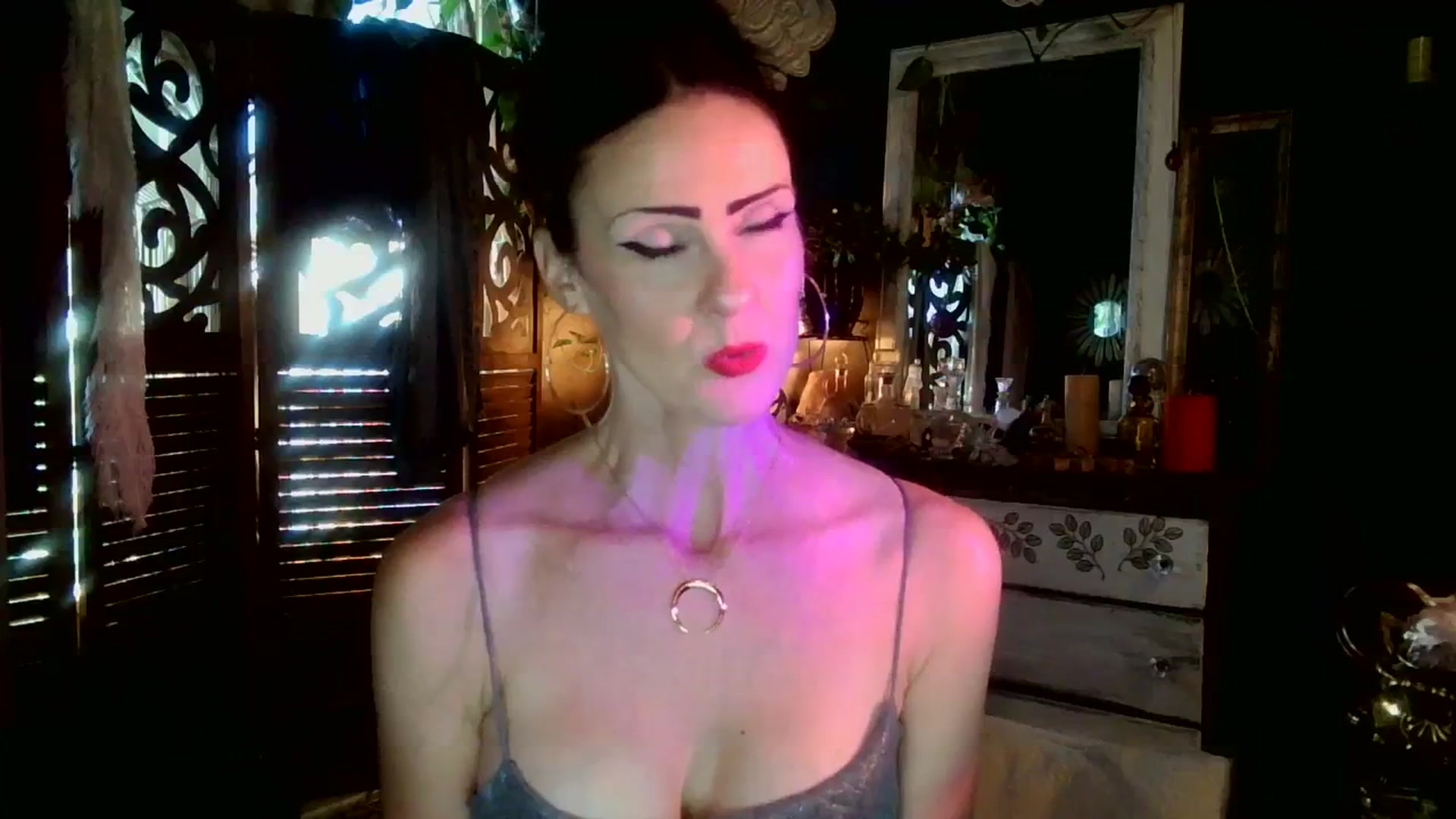 Gallery image thumbnail from MayGray's myfreecams stream on, 10/02/2023, 13:14 image 6 of 20