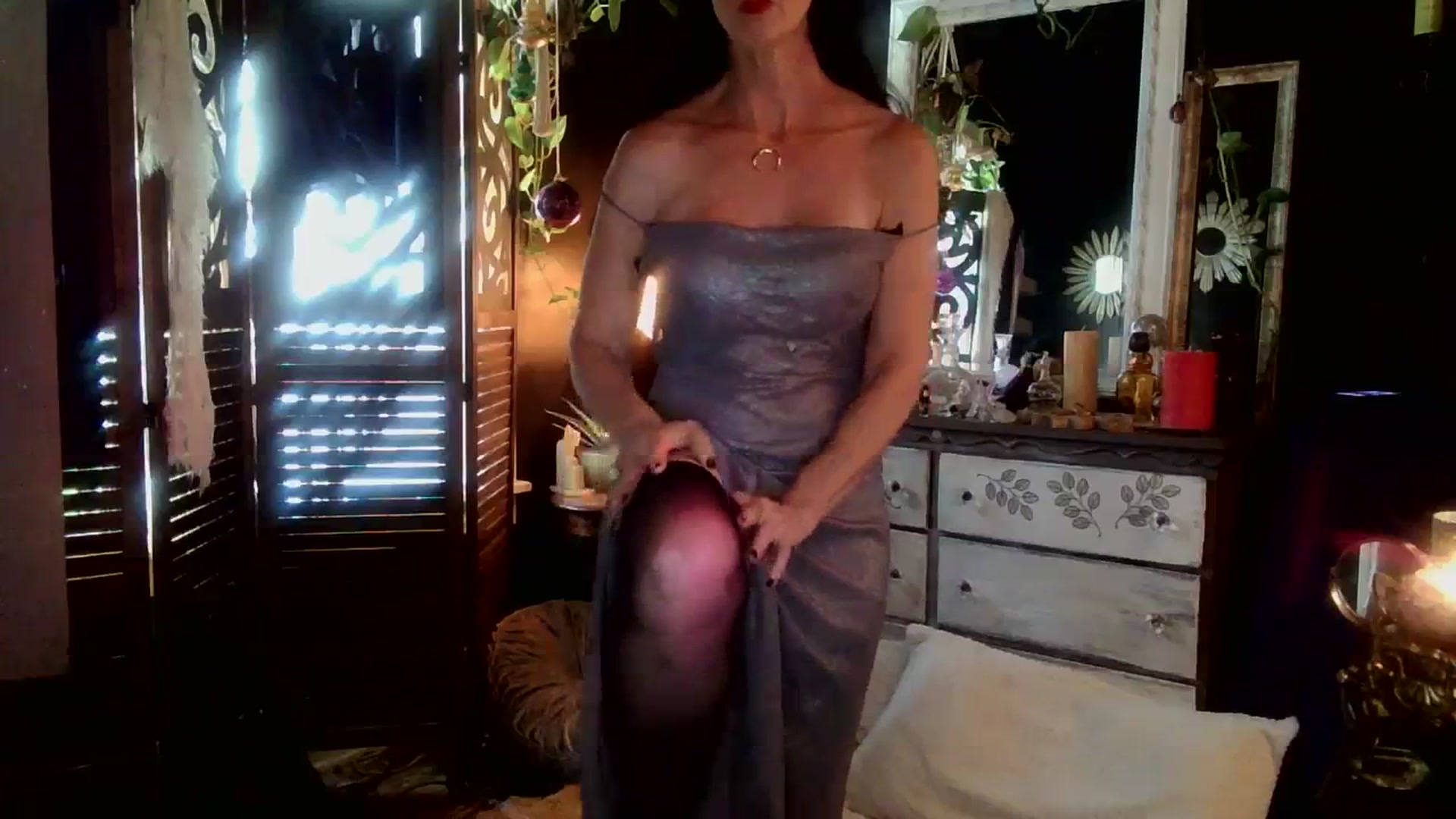 Gallery image thumbnail from MayGray's myfreecams stream on, 10/02/2023, 16:17 image 4 of 20