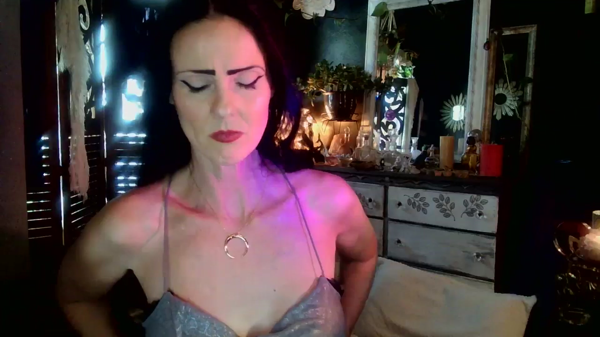 Gallery image thumbnail from MayGray's myfreecams stream on, 10/02/2023, 16:17 image 19 of 20