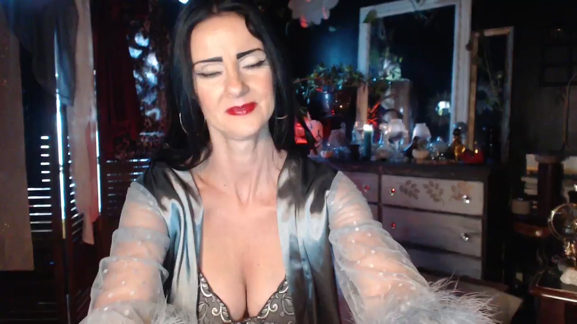 Gallery image thumbnail from MayGray's myfreecams stream on, 11/01/2023, 13:27 image 13 of 20