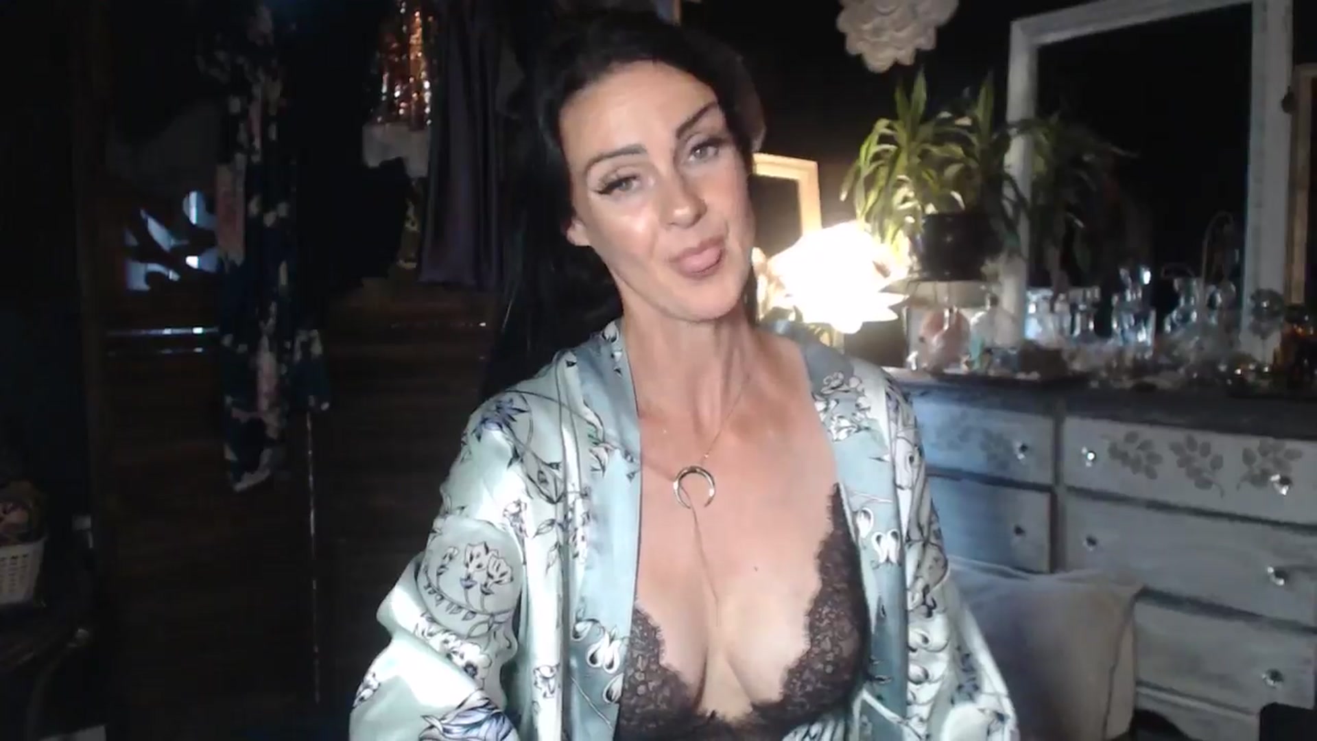 Gallery image thumbnail from MayGray's myfreecams stream on, 06/02/2024, 12:10 image 10 of 20