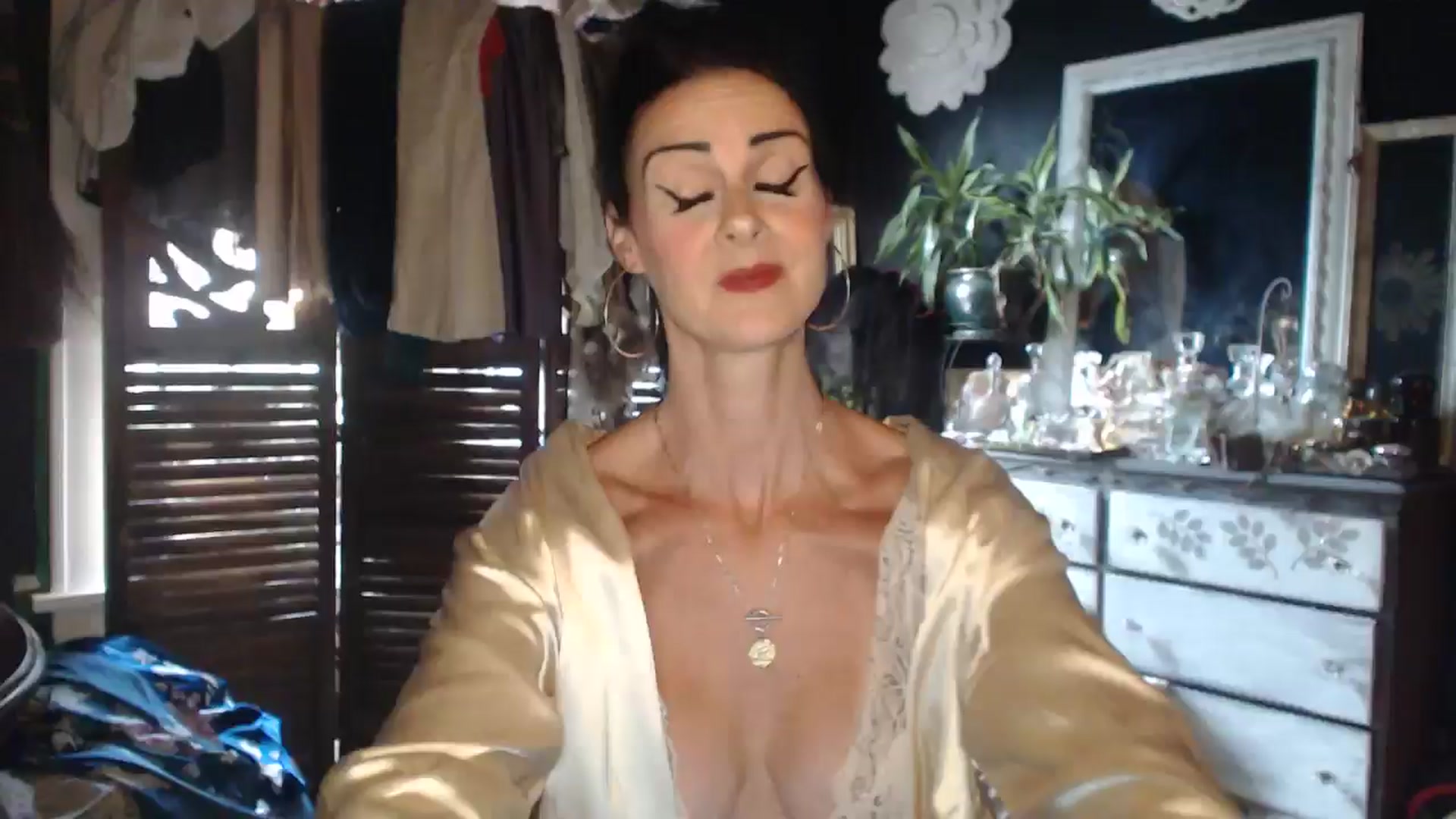 Gallery image thumbnail from MayGray's myfreecams stream on, 07/20/2024, 13:09 image 4 of 20