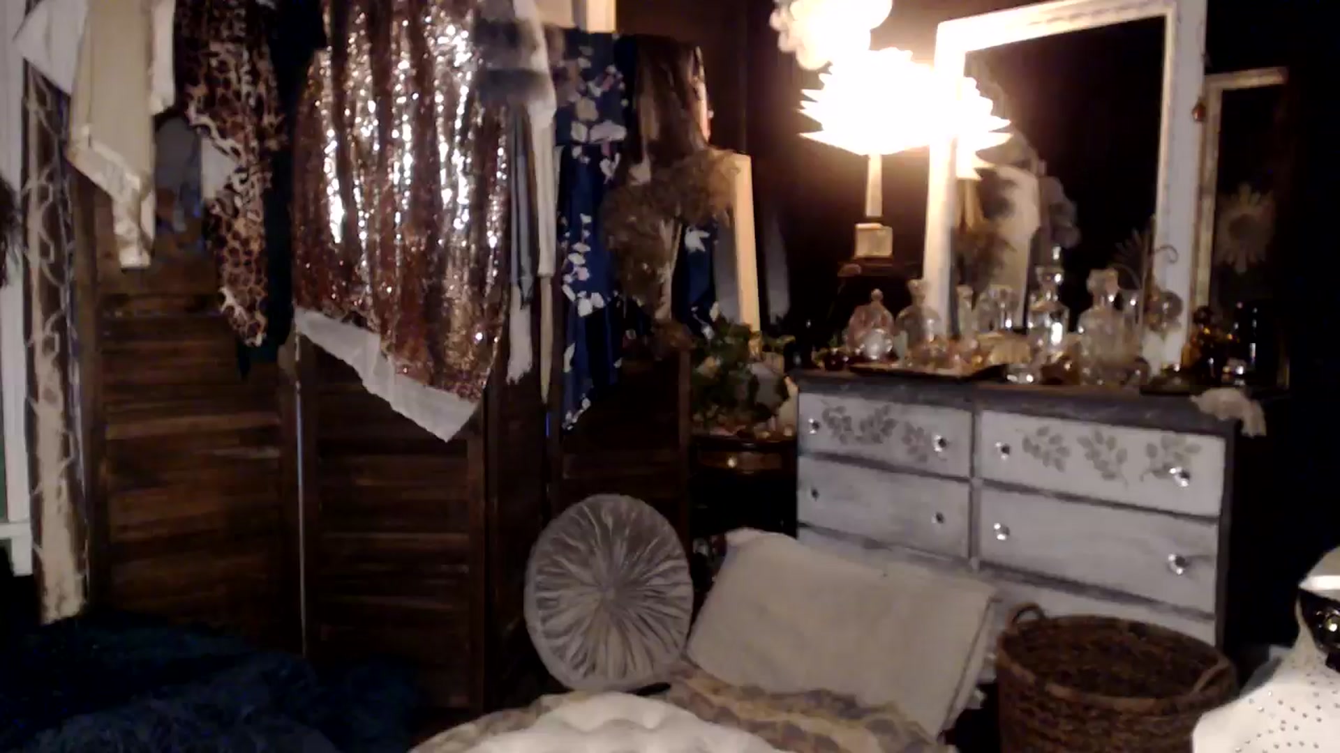 Gallery image thumbnail from MayGray's myfreecams stream on, 08/15/2024, 11:25 image 4 of 20