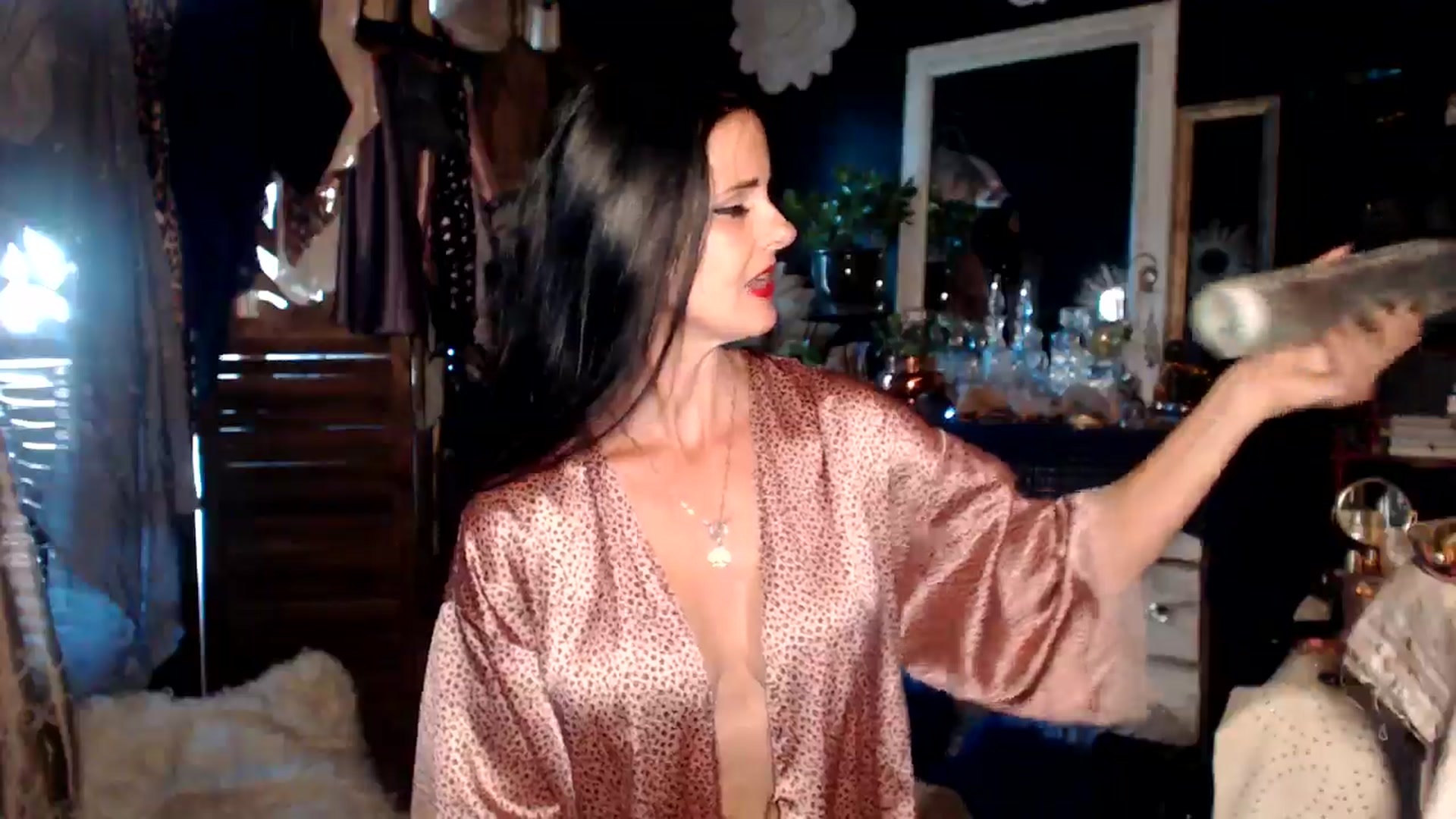 Gallery image thumbnail from MayGray's myfreecams stream on, 10/07/2024, 13:16 image 5 of 20