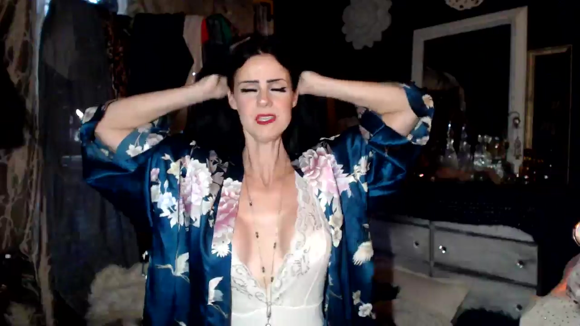 Gallery image thumbnail from MayGray's myfreecams stream on, 10/27/2024, 12:50 image 11 of 20