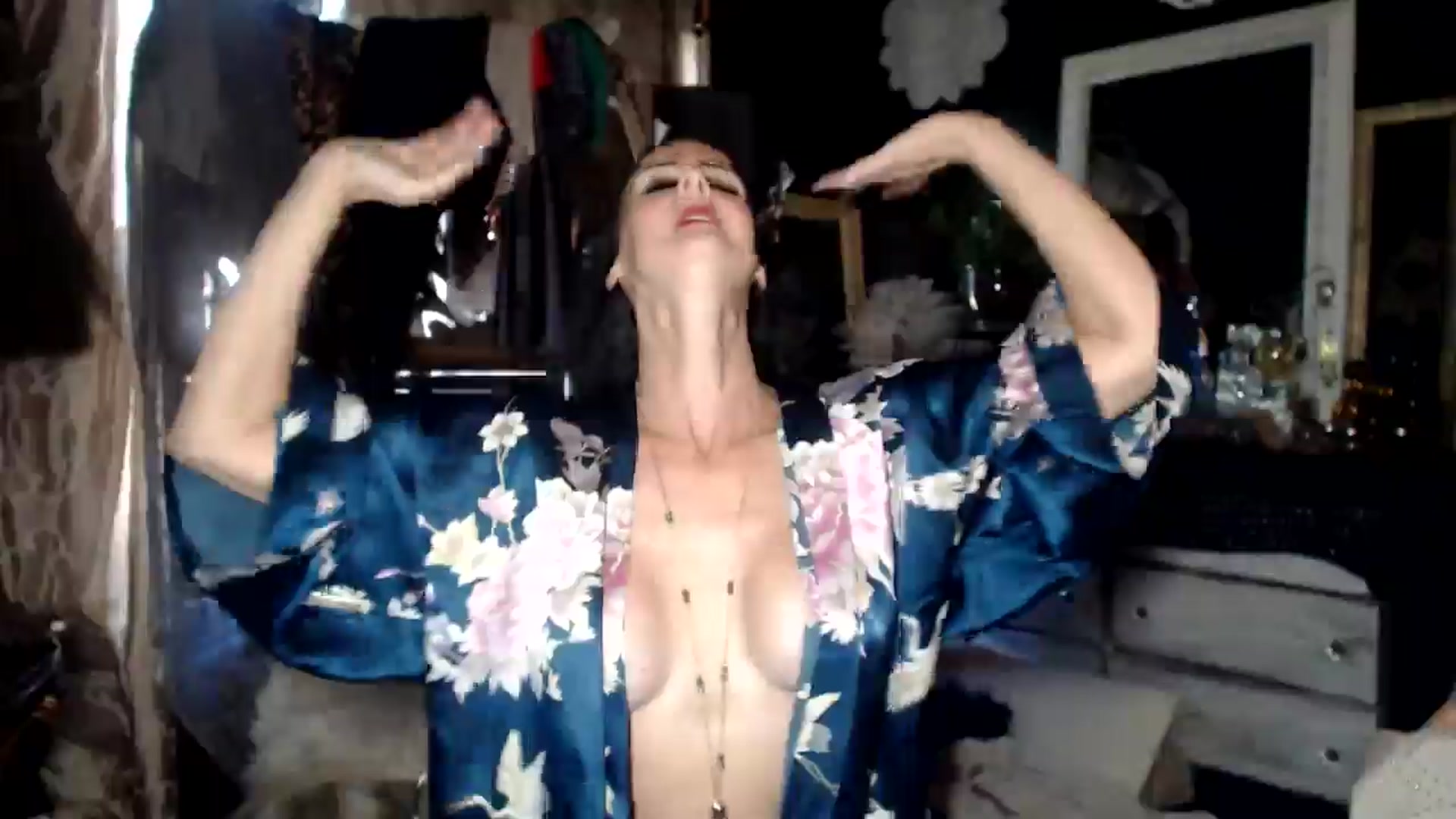 Gallery image thumbnail from MayGray's myfreecams stream on, 10/27/2024, 13:49 image 8 of 20