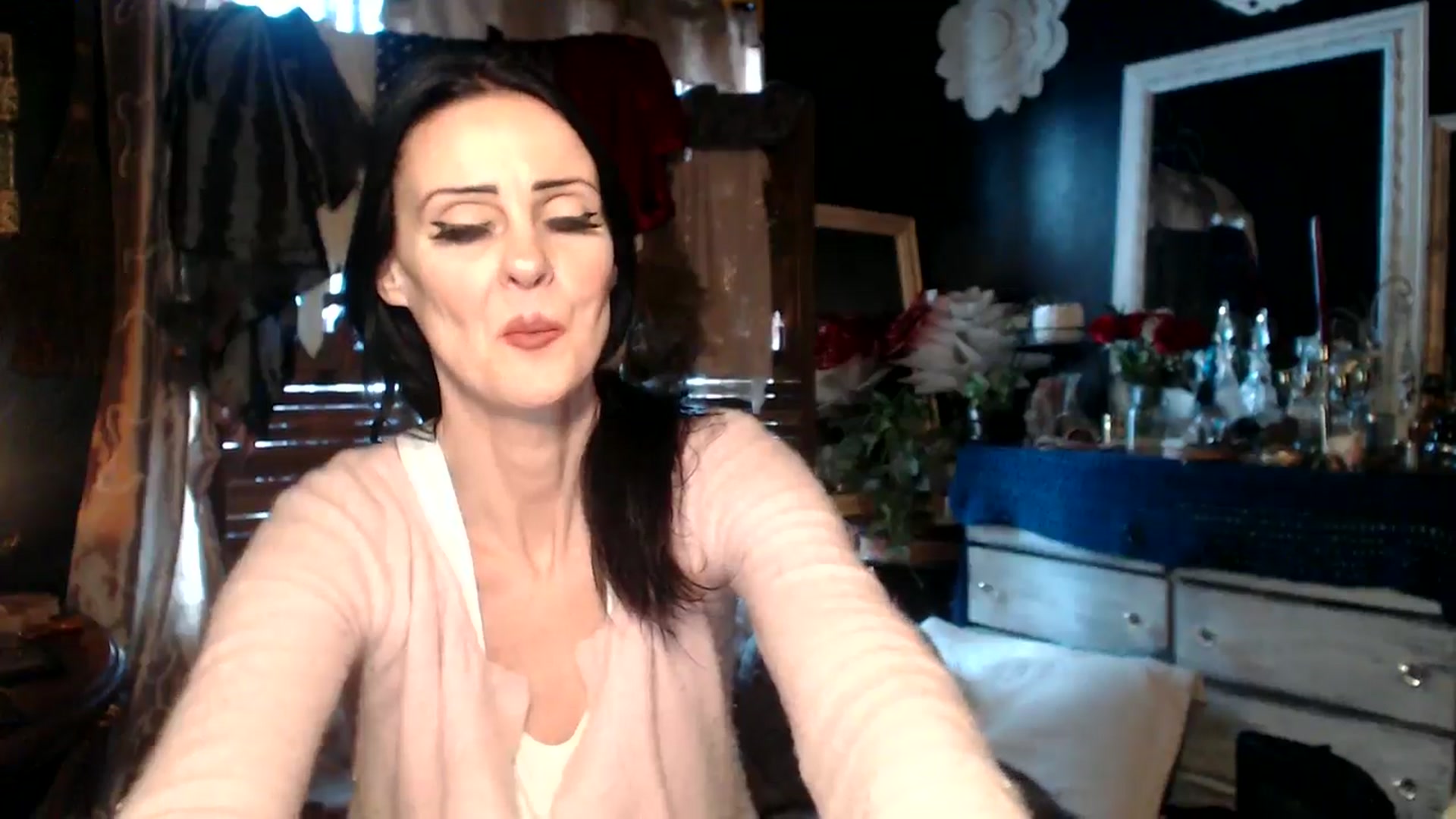 Gallery image thumbnail from MayGray's myfreecams stream on, 02/16/2025, 15:12 image 10 of 20