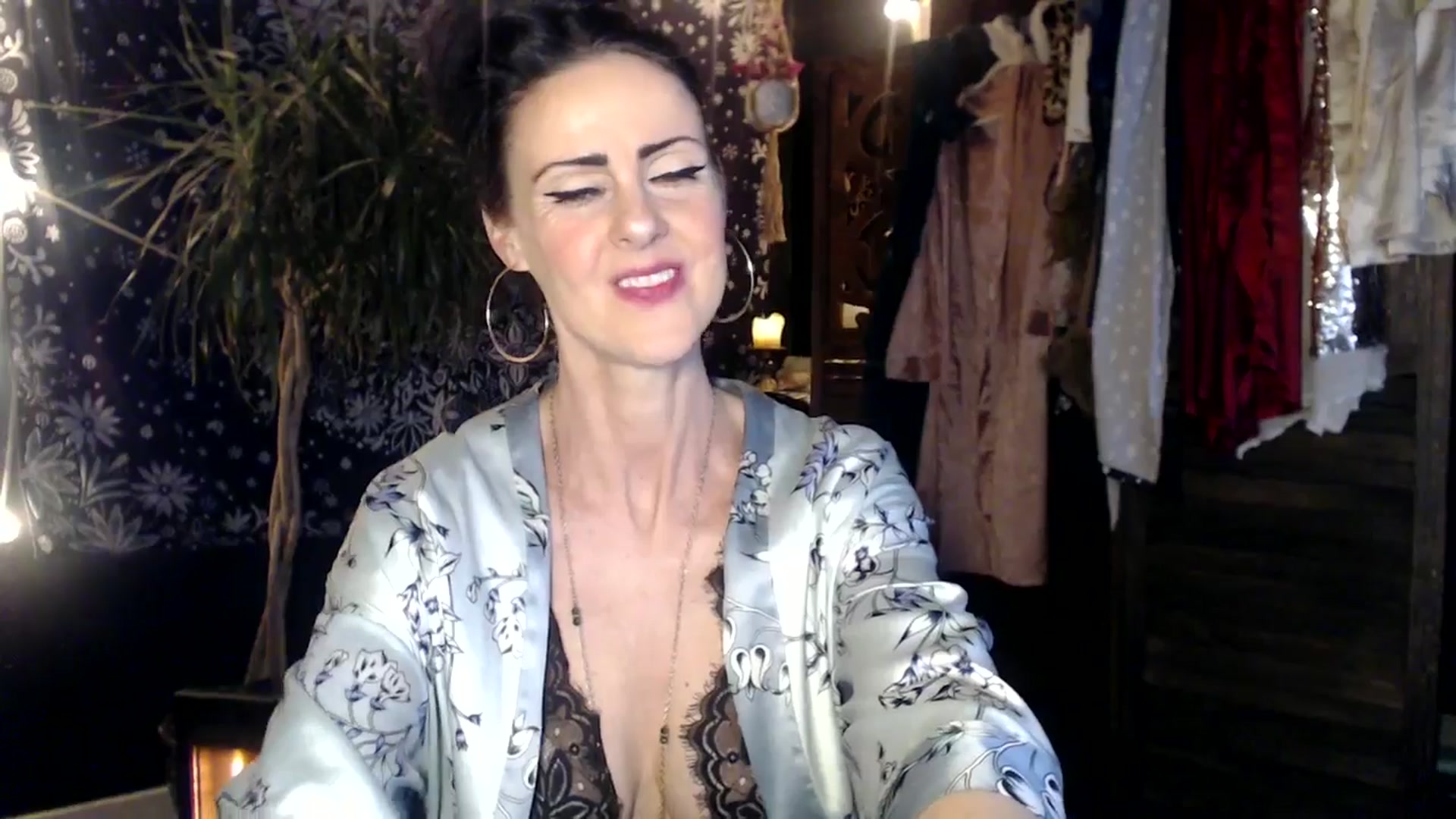 Gallery image thumbnail from MayGray's myfreecams stream on, 03/23/2025, 13:05 image 8 of 20