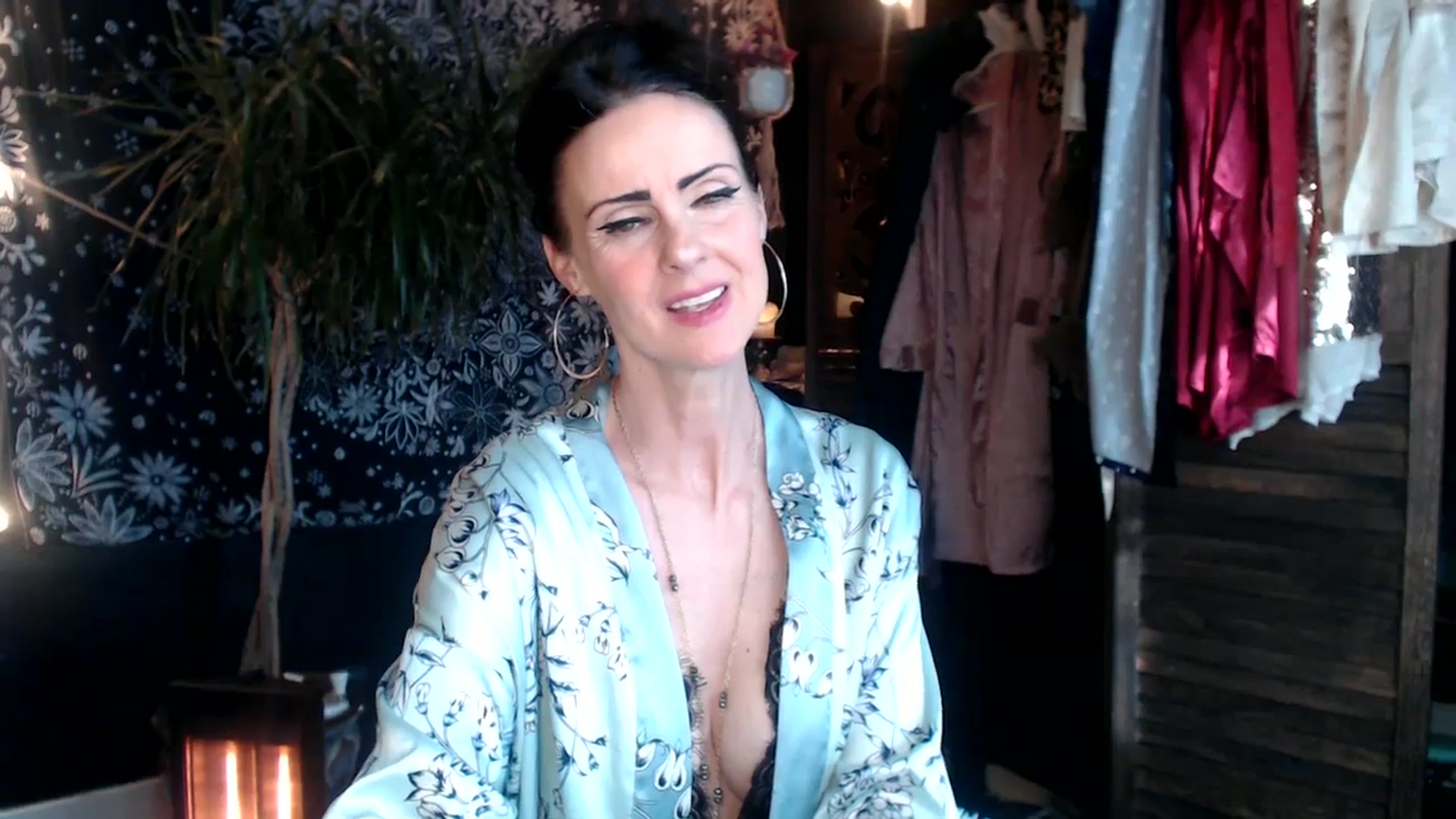 Gallery image thumbnail from MayGray's myfreecams stream on, 03/23/2025, 14:10 image 13 of 20