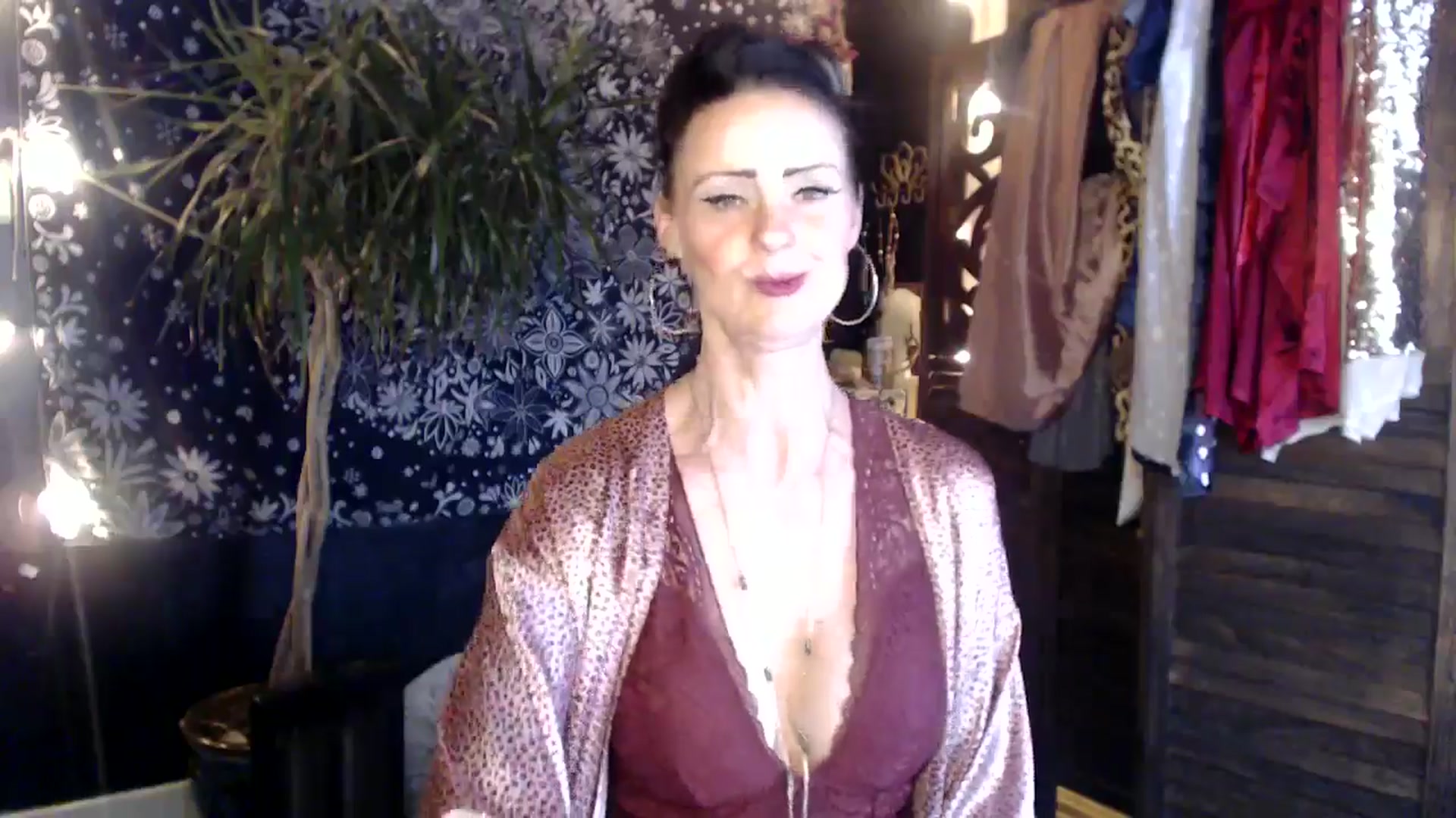 Gallery image thumbnail from MayGray's myfreecams stream on, 03/25/2025, 13:45 image 10 of 20