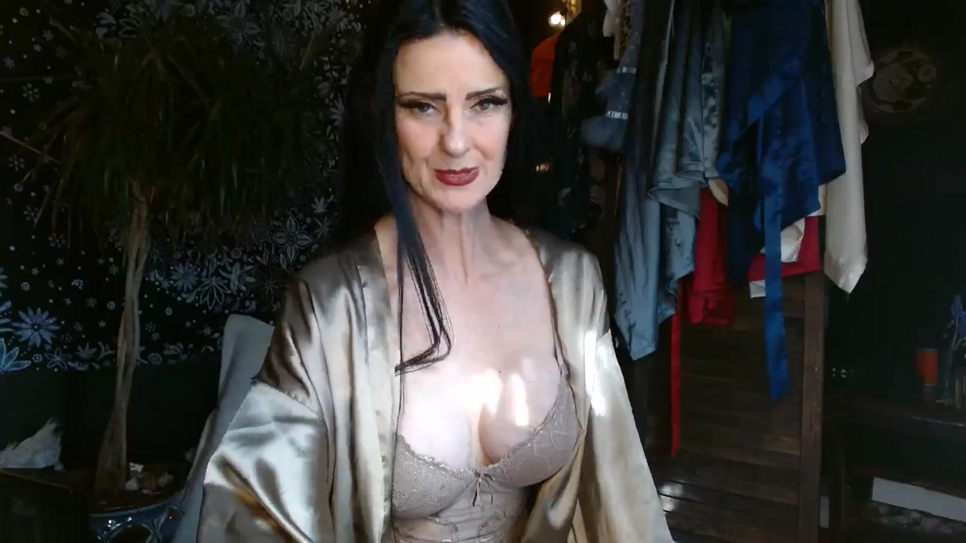 Gallery image thumbnail from MayGray's myfreecams stream on, 04/19/2025, 14:58 image 15 of 20