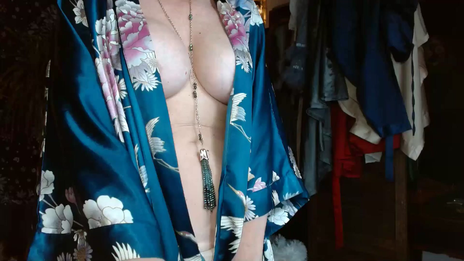 Gallery image thumbnail from MayGray's myfreecams stream on, 04/20/2025, 14:38 image 12 of 20