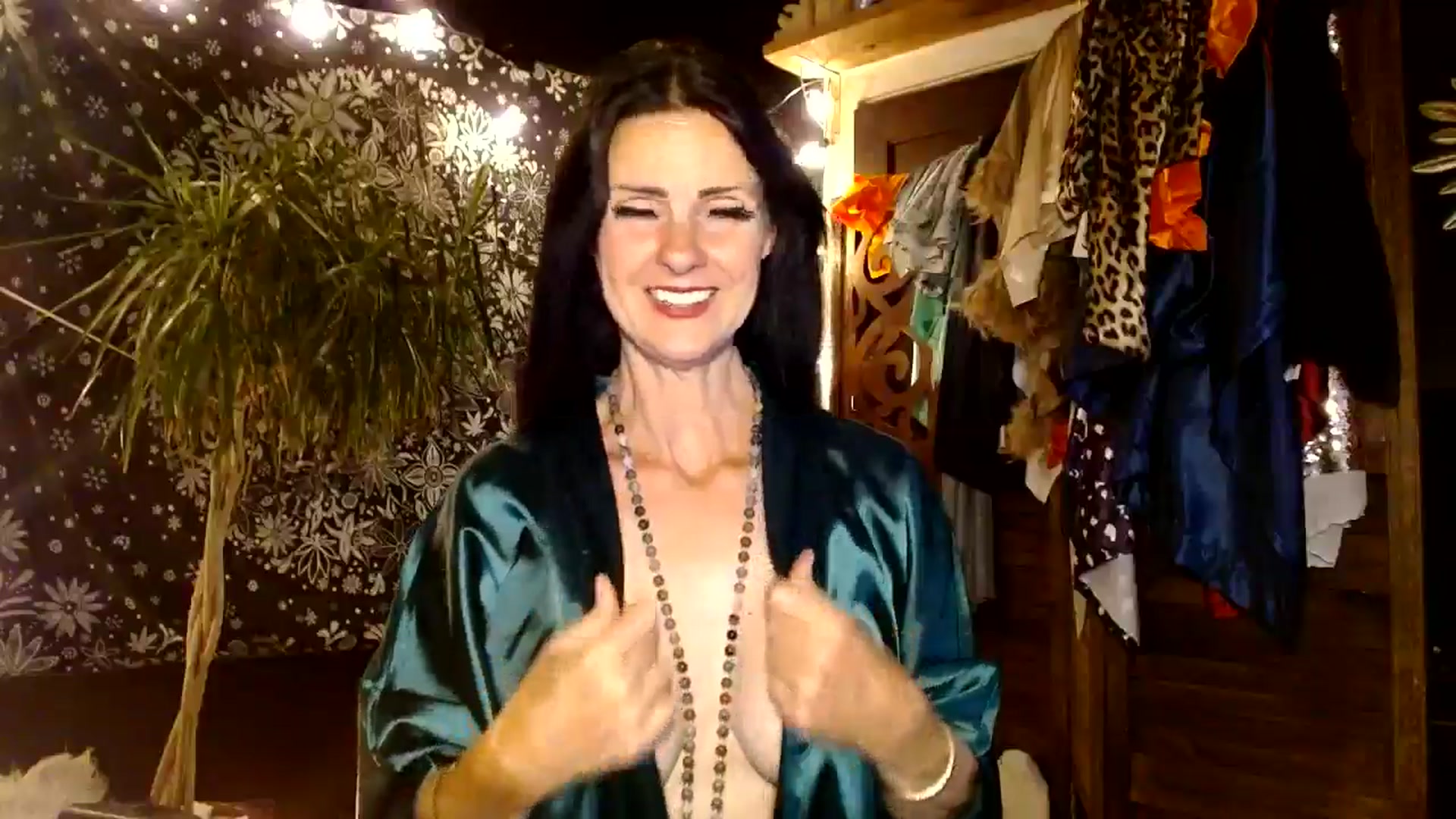 Gallery image thumbnail from MayGray's myfreecams stream on, 05/21/2025, 12:03 image 6 of 20