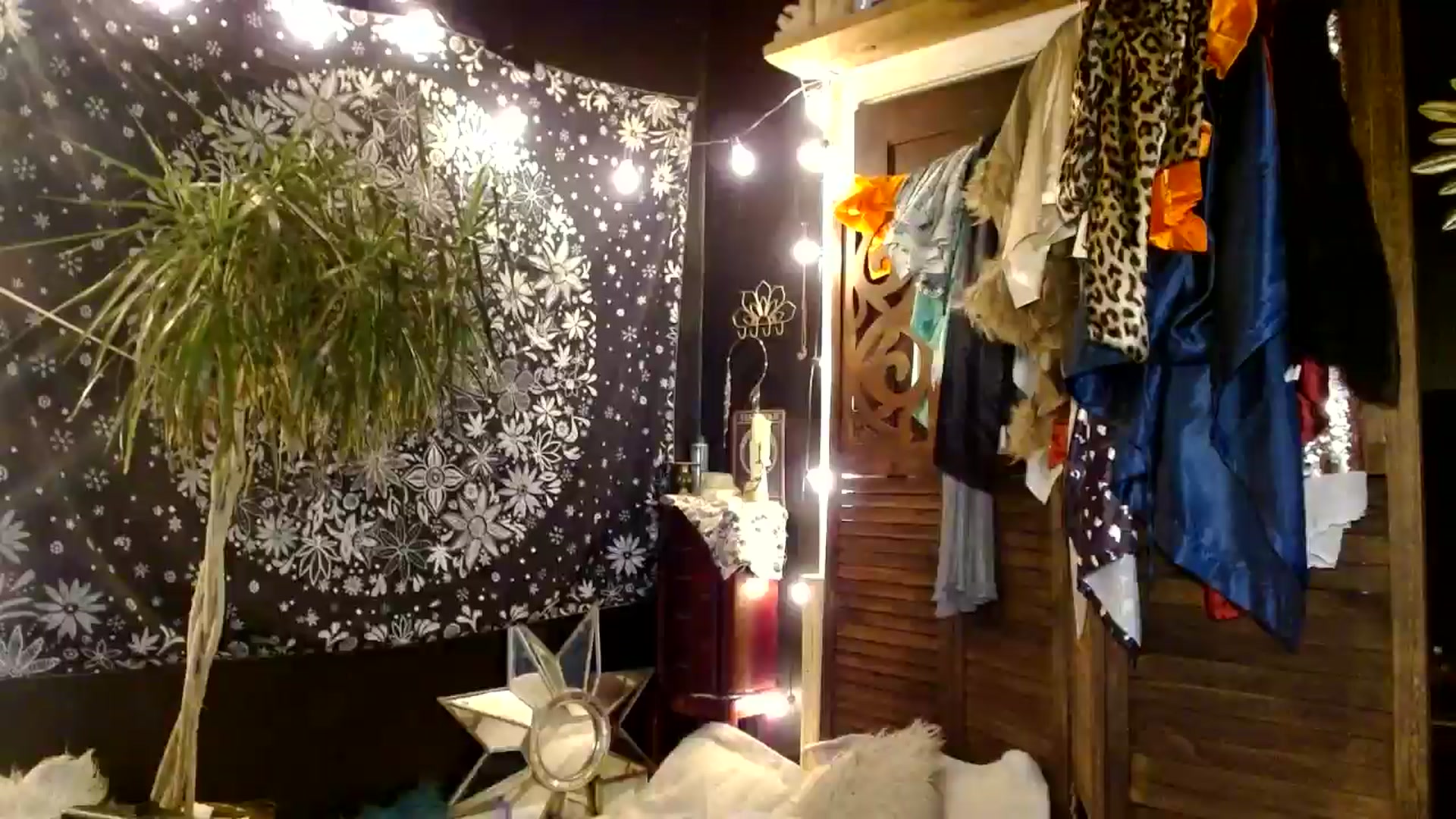 Gallery image thumbnail from MayGray's myfreecams stream on, 05/21/2025, 13:20 image 6 of 20