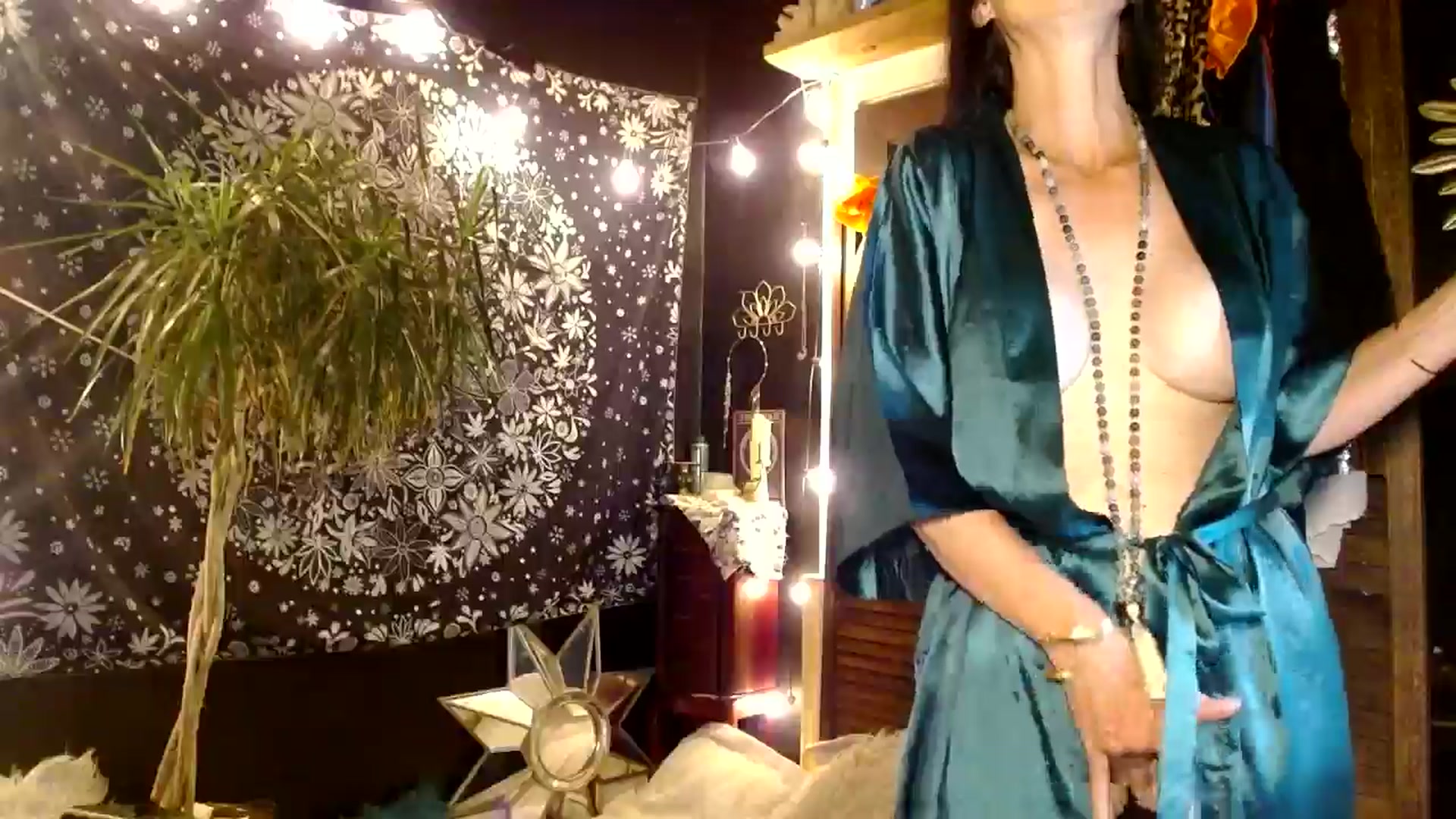 Gallery image thumbnail from MayGray's myfreecams stream on, 05/21/2025, 13:20 image 4 of 20