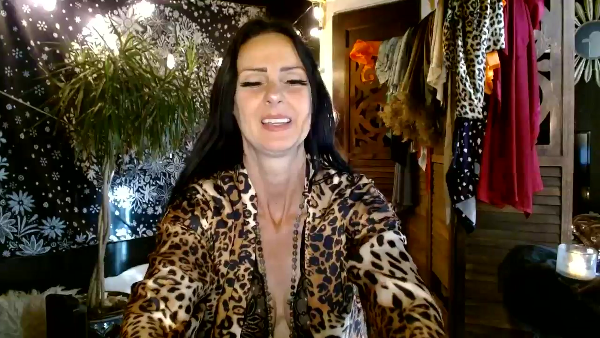 Gallery image thumbnail from MayGray's myfreecams stream on, 05/25/2025, 13:03 image 14 of 20