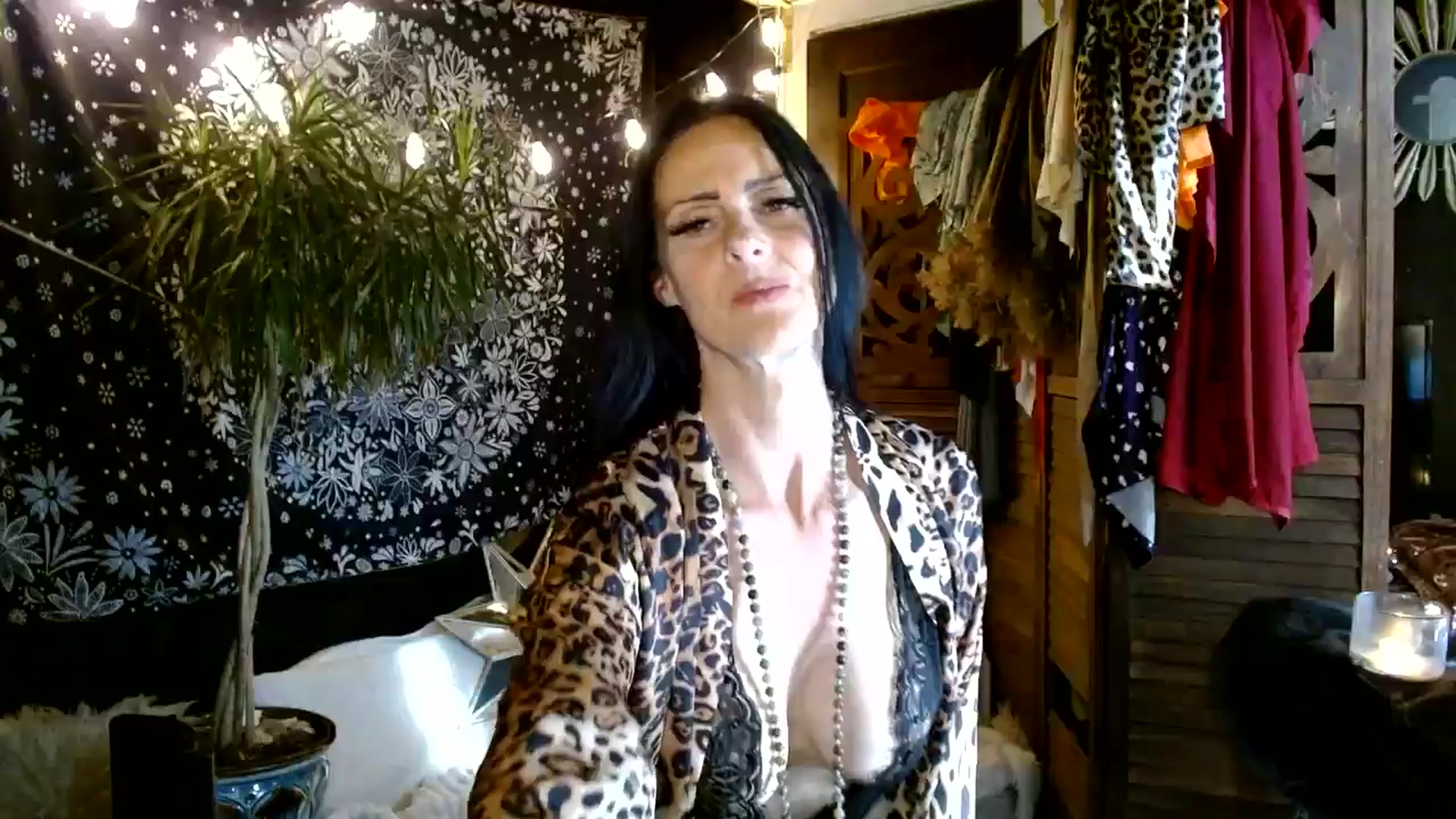 Gallery image thumbnail from MayGray's myfreecams stream on, 05/25/2025, 13:37 image 3 of 20