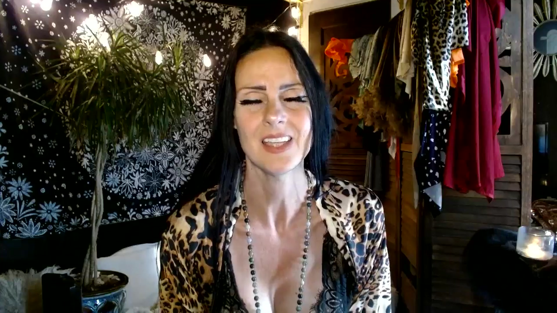 Gallery image thumbnail from MayGray's myfreecams stream on, 05/25/2025, 13:37 image 4 of 20