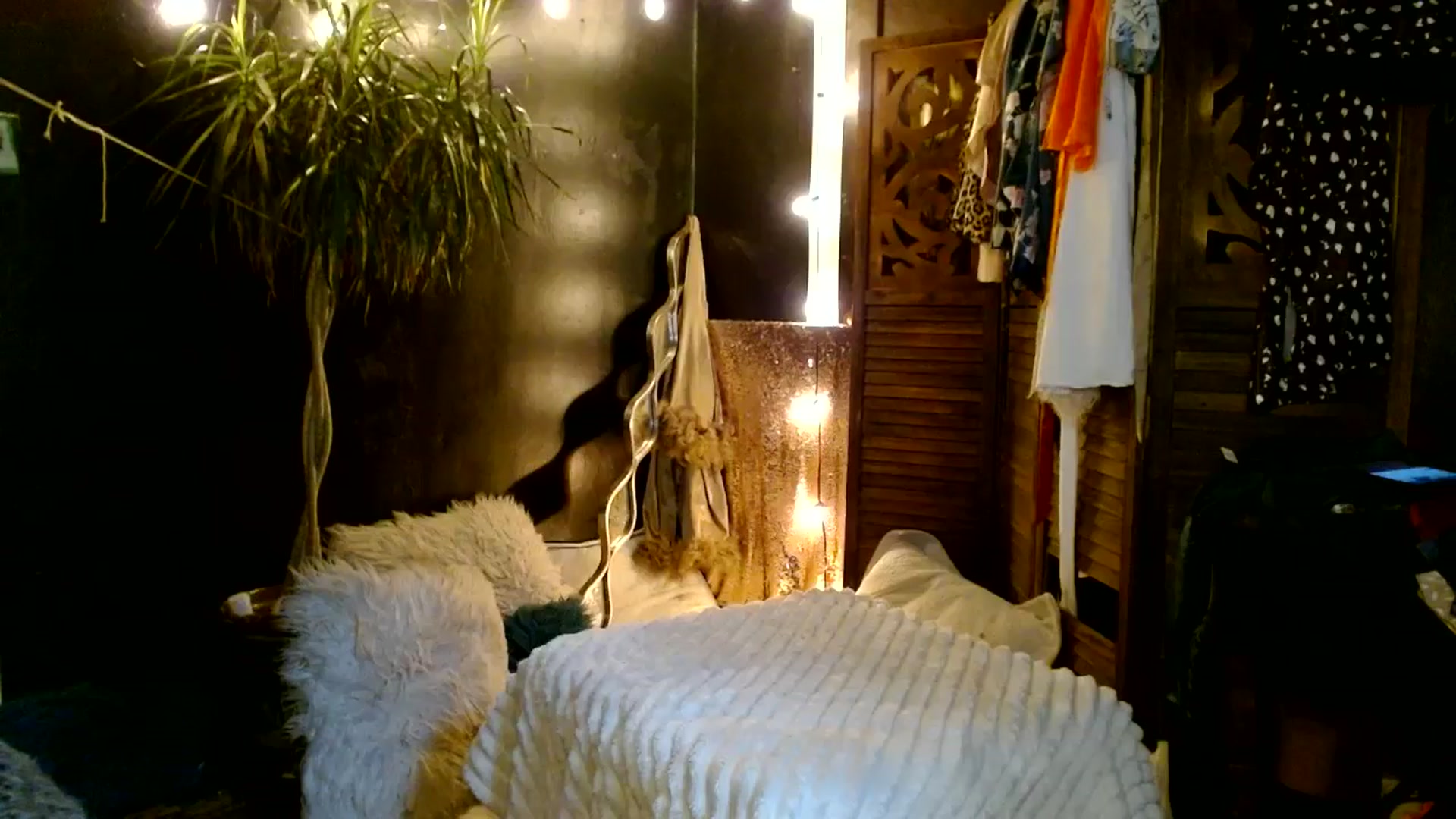 Gallery image thumbnail from MayGray's myfreecams stream on, 07/04/2025, 13:43 image 17 of 20