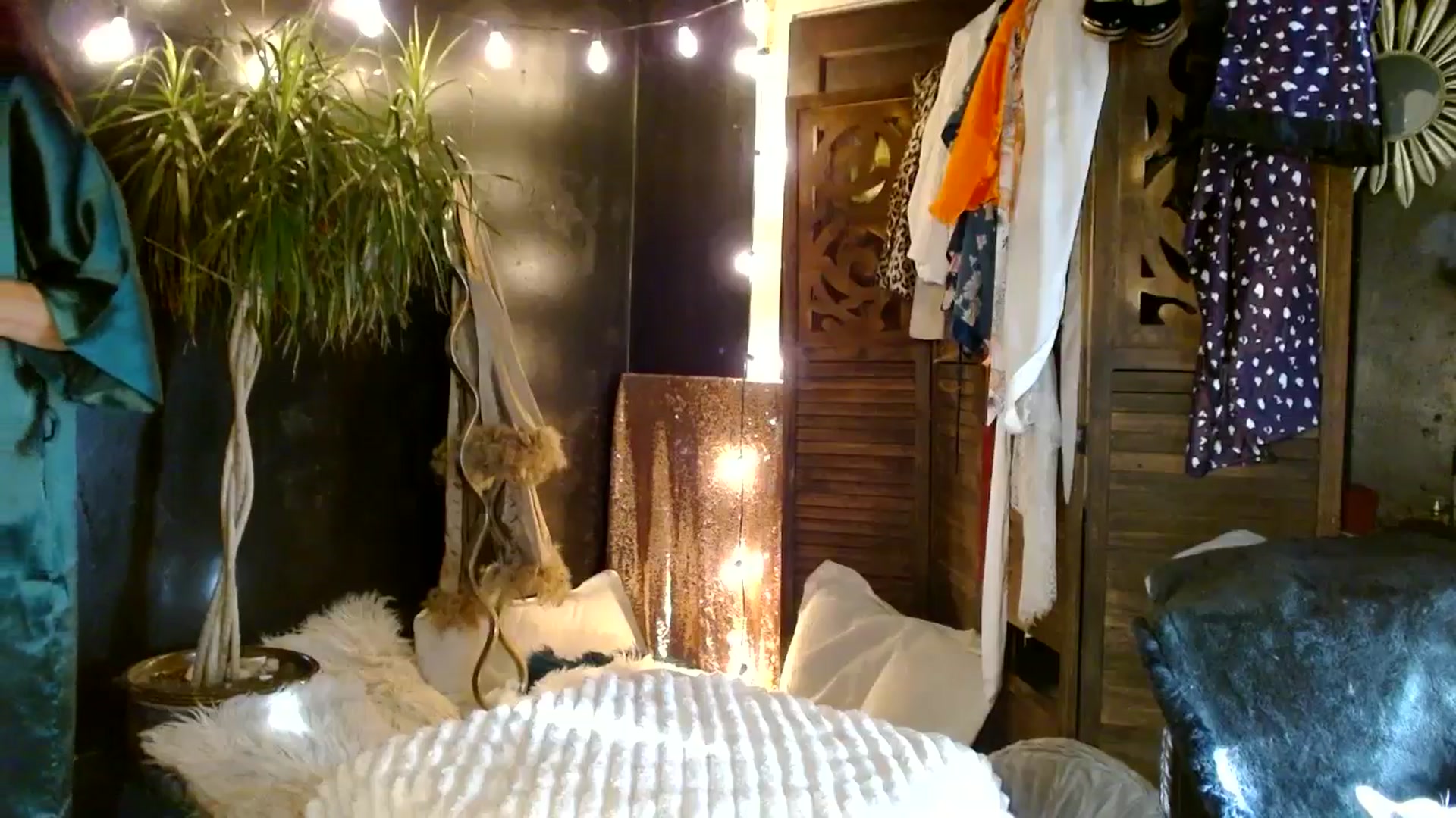 Gallery image thumbnail from MayGray's myfreecams stream on, 07/10/2025, 13:54 image 2 of 20