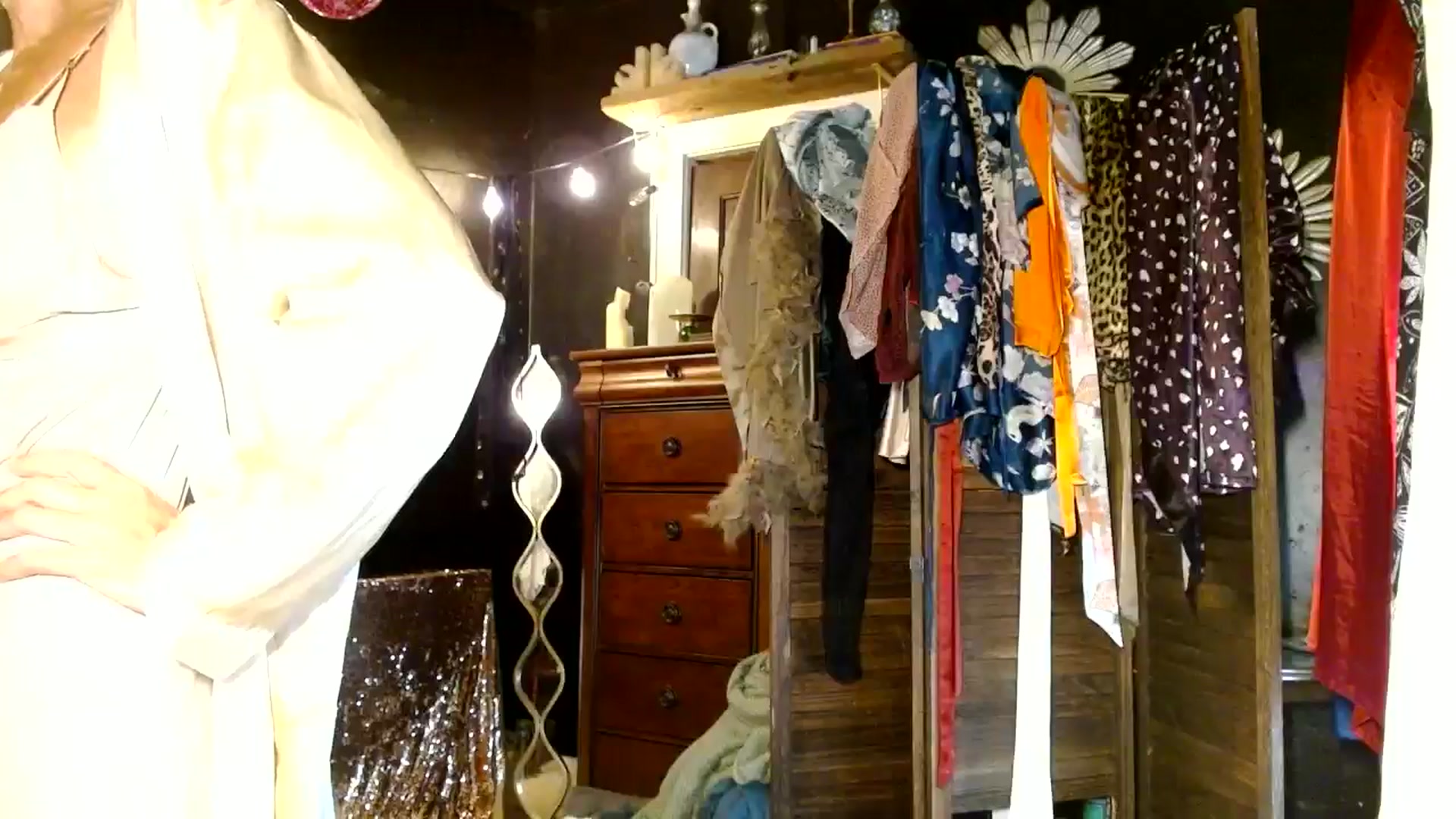 Gallery image thumbnail from MayGray's myfreecams stream on, 08/04/2025, 12:33 image 16 of 20