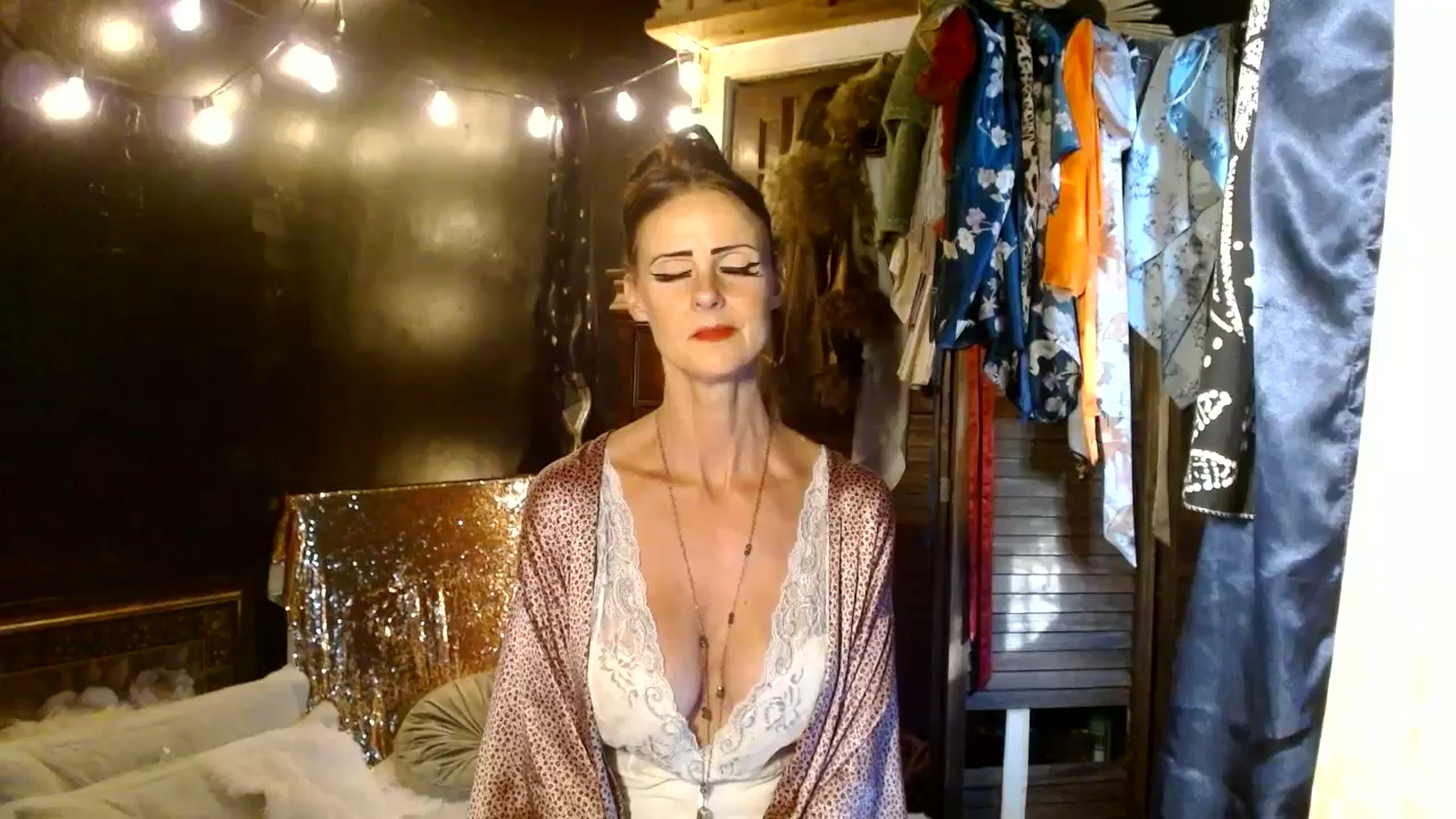 Gallery image thumbnail from MayGray's myfreecams stream on, 08/16/2025, 14:06 image 8 of 20