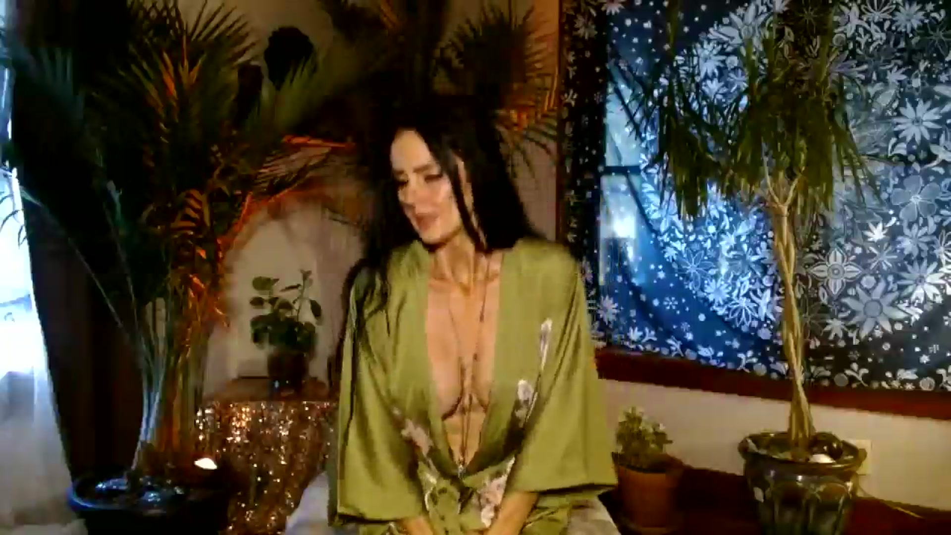 Gallery image thumbnail from MayGray's myfreecams stream on, 10/04/2025, 13:03 image 2 of 20