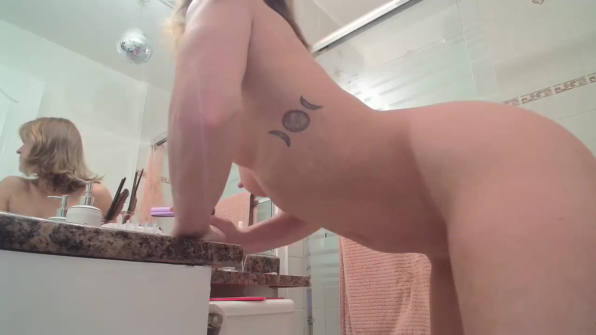 Gallery image thumbnail from MayIsukyurcok's myfreecams stream on, 03/18/2025, 15:11 image 18 of 20