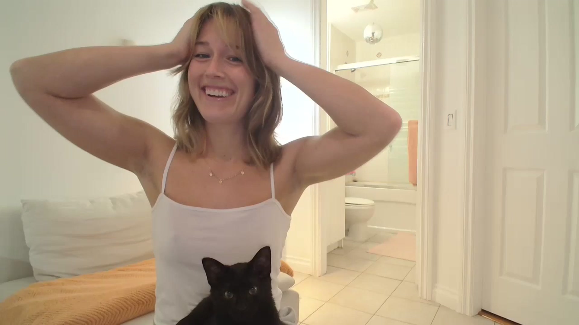 Gallery image thumbnail from MayIsukyurcok's myfreecams stream on, 03/29/2025, 15:34 image 11 of 20