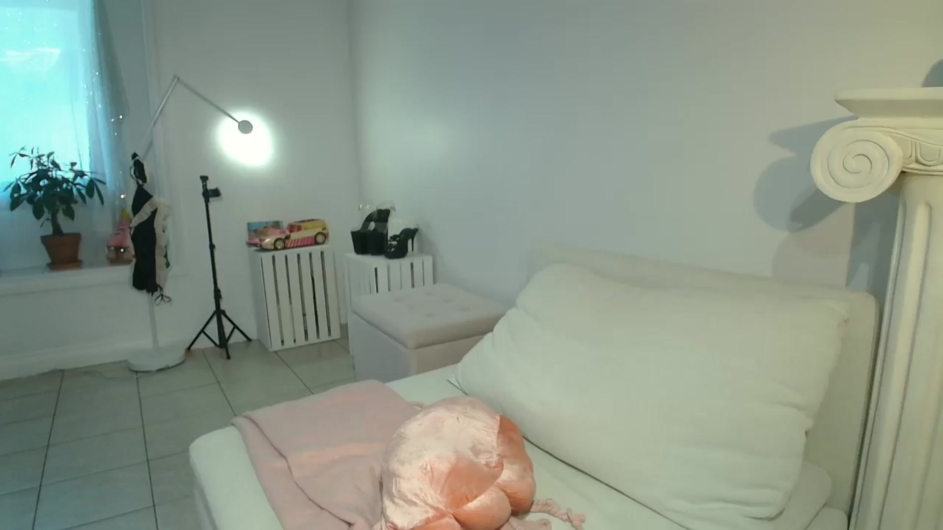 Gallery image thumbnail from MayIsukyurcok's myfreecams stream on, 04/04/2025, 15:50 image 16 of 20