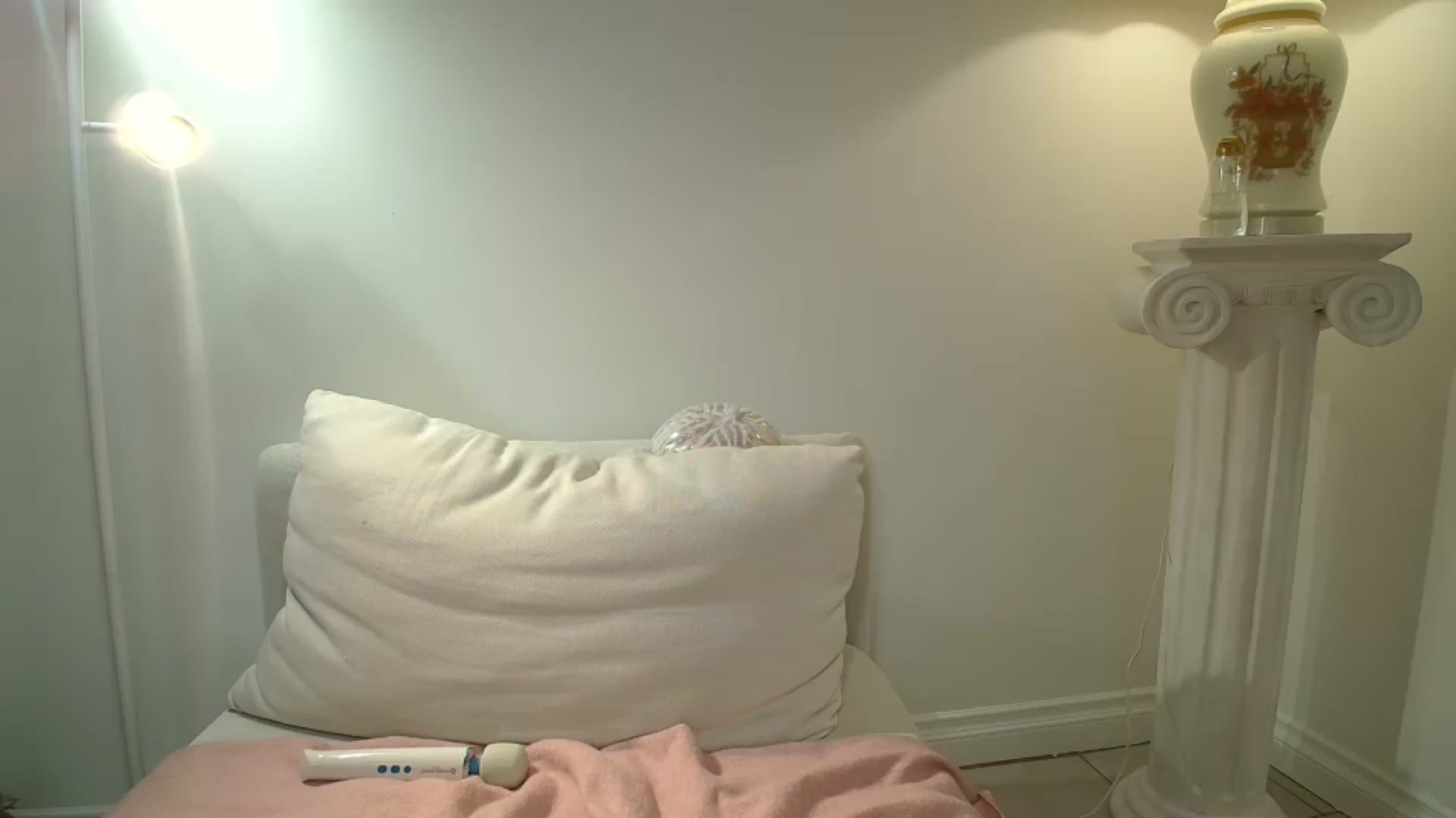 Gallery image thumbnail from MayIsukyurcok's myfreecams stream on, 04/29/2025, 19:22 image 5 of 20