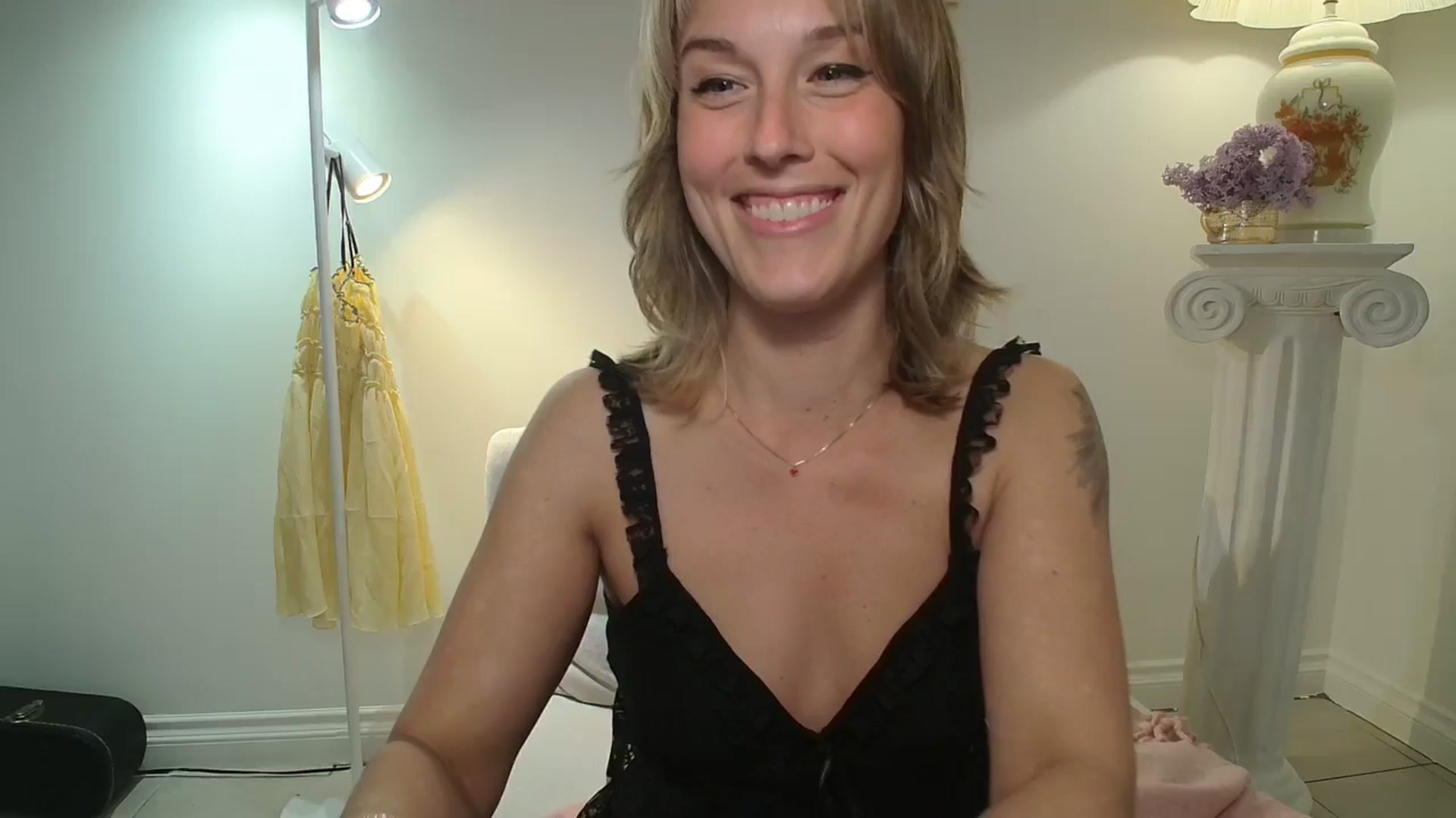 Gallery image thumbnail from MayIsukyurcok's myfreecams stream on, 05/02/2025, 24:50 image 1 of 20