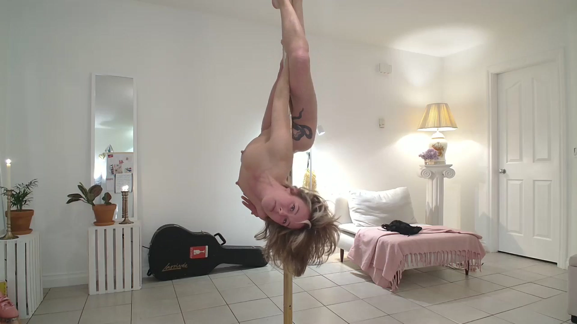 Gallery image thumbnail from MayIsukyurcok's myfreecams stream on, 05/02/2025, 01:50 image 12 of 20