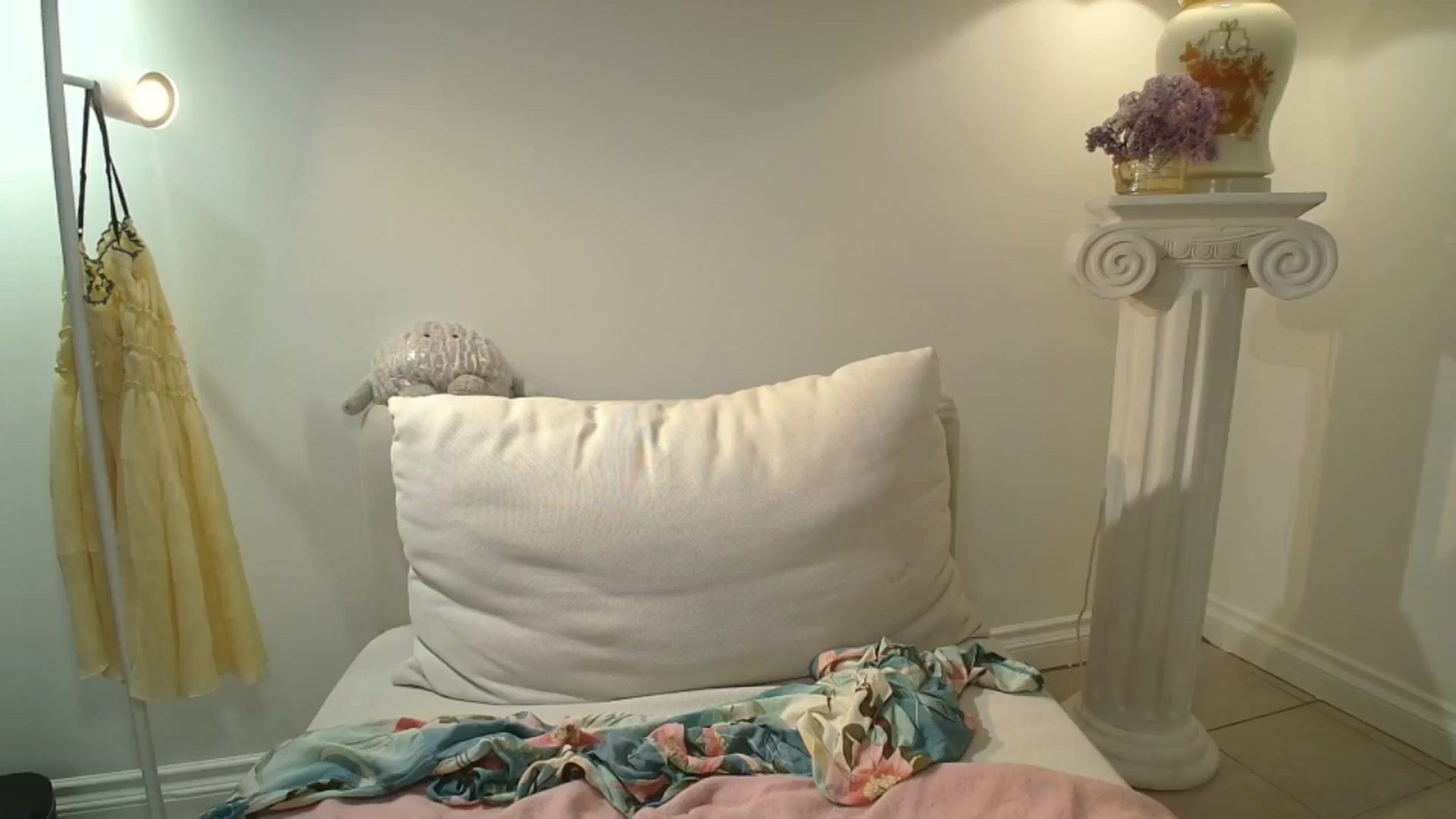 Gallery image thumbnail from MayIsukyurcok's myfreecams stream on, 05/02/2025, 17:18 image 16 of 20