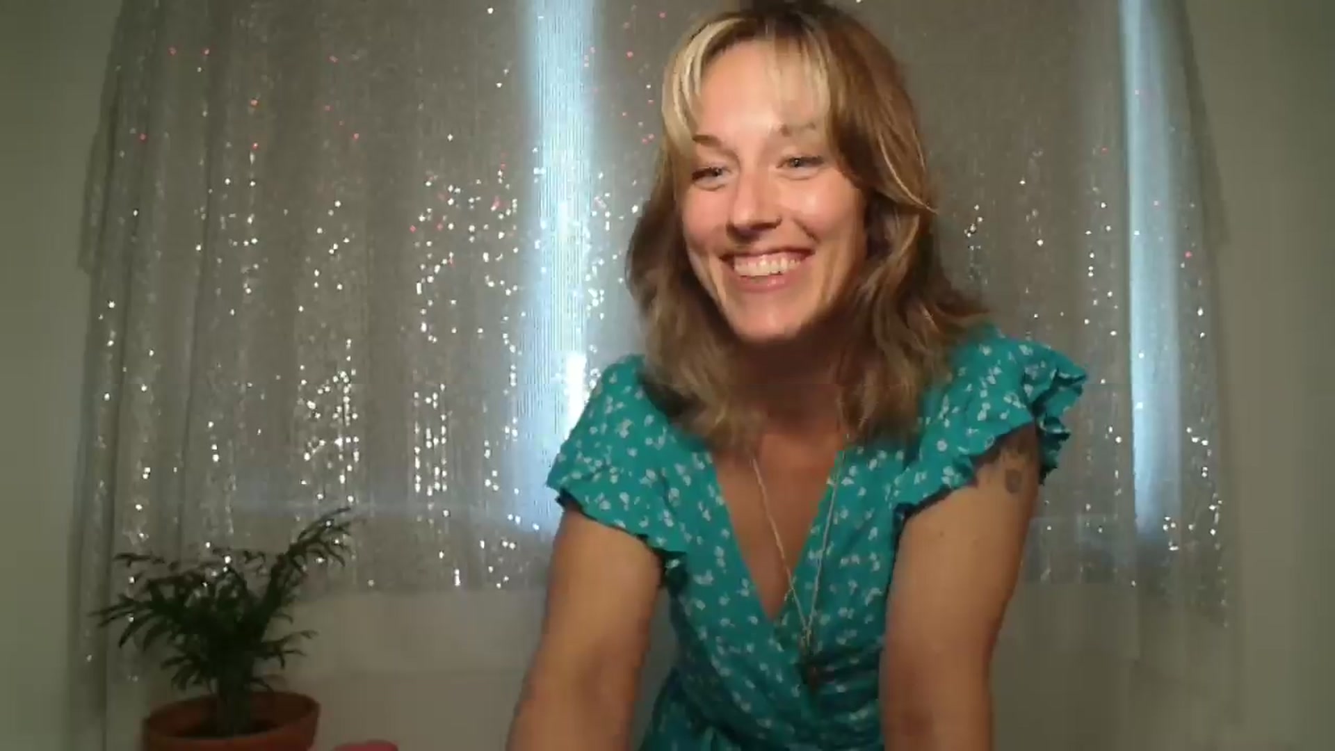 Gallery image thumbnail from MayIsukyurcok's myfreecams stream on, 05/07/2025, 21:49 image 15 of 20