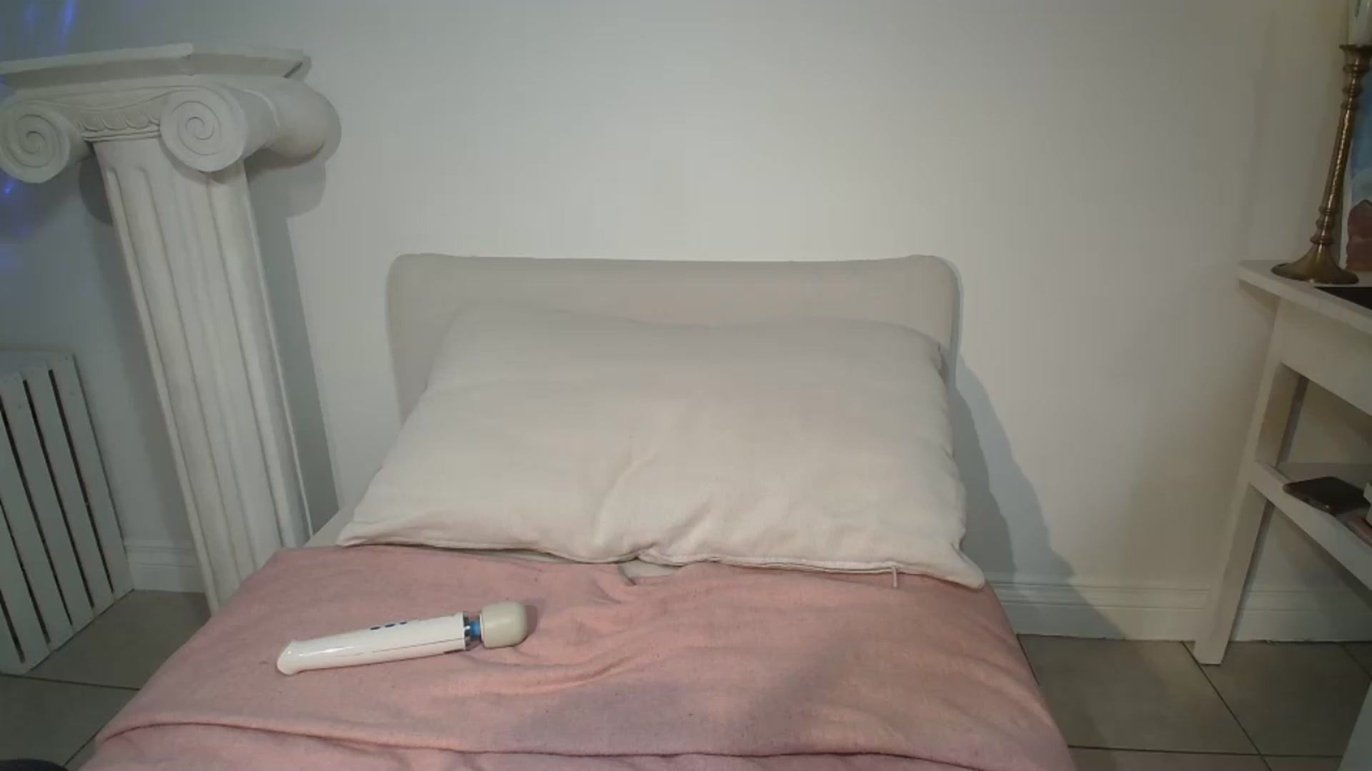Gallery image thumbnail from MayIsukyurcok's myfreecams stream on, 05/27/2025, 24:33 image 19 of 20