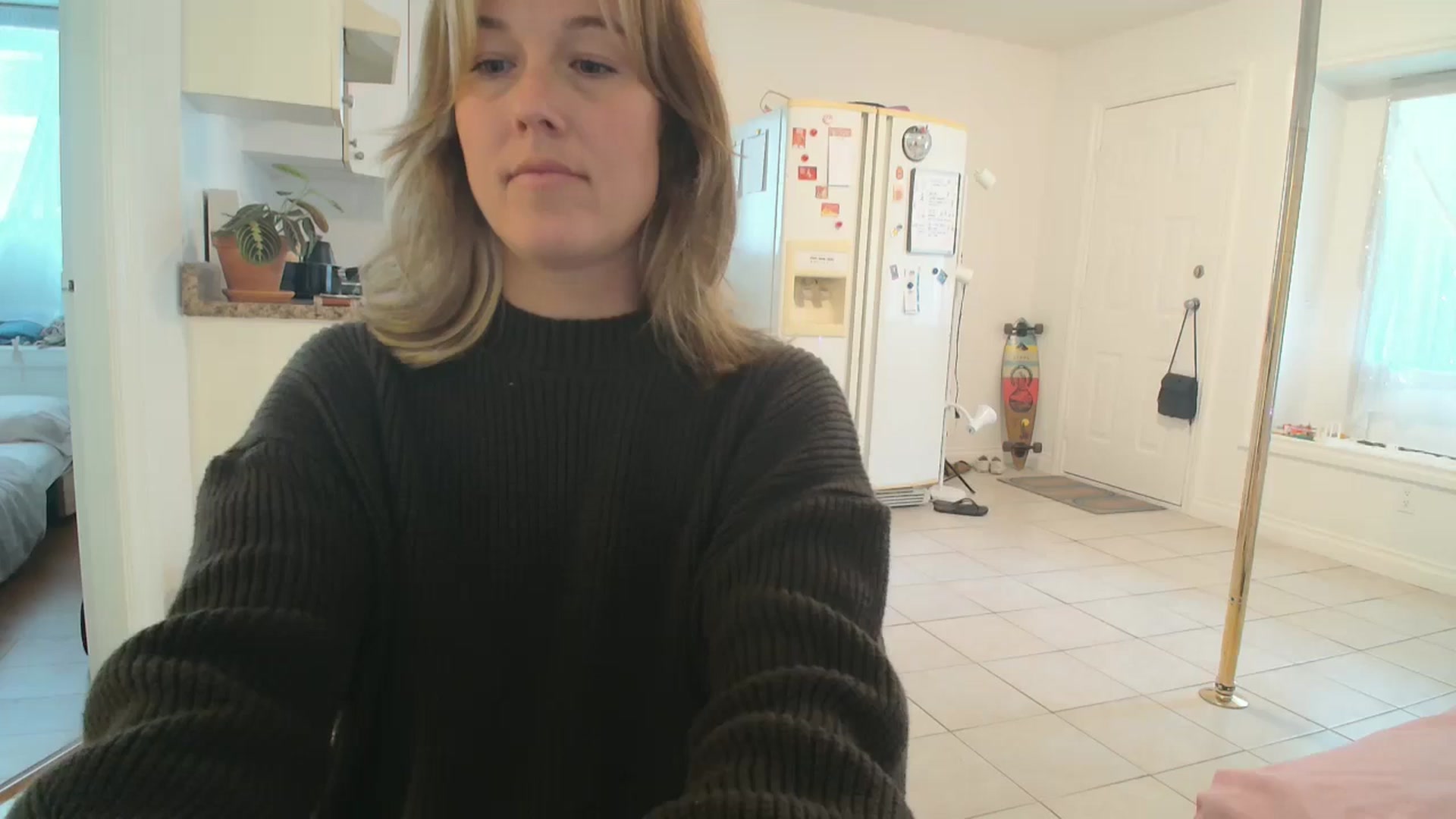 Gallery image thumbnail from MayIsukyurcok's myfreecams stream on, 06/18/2025, 18:23 image 10 of 20