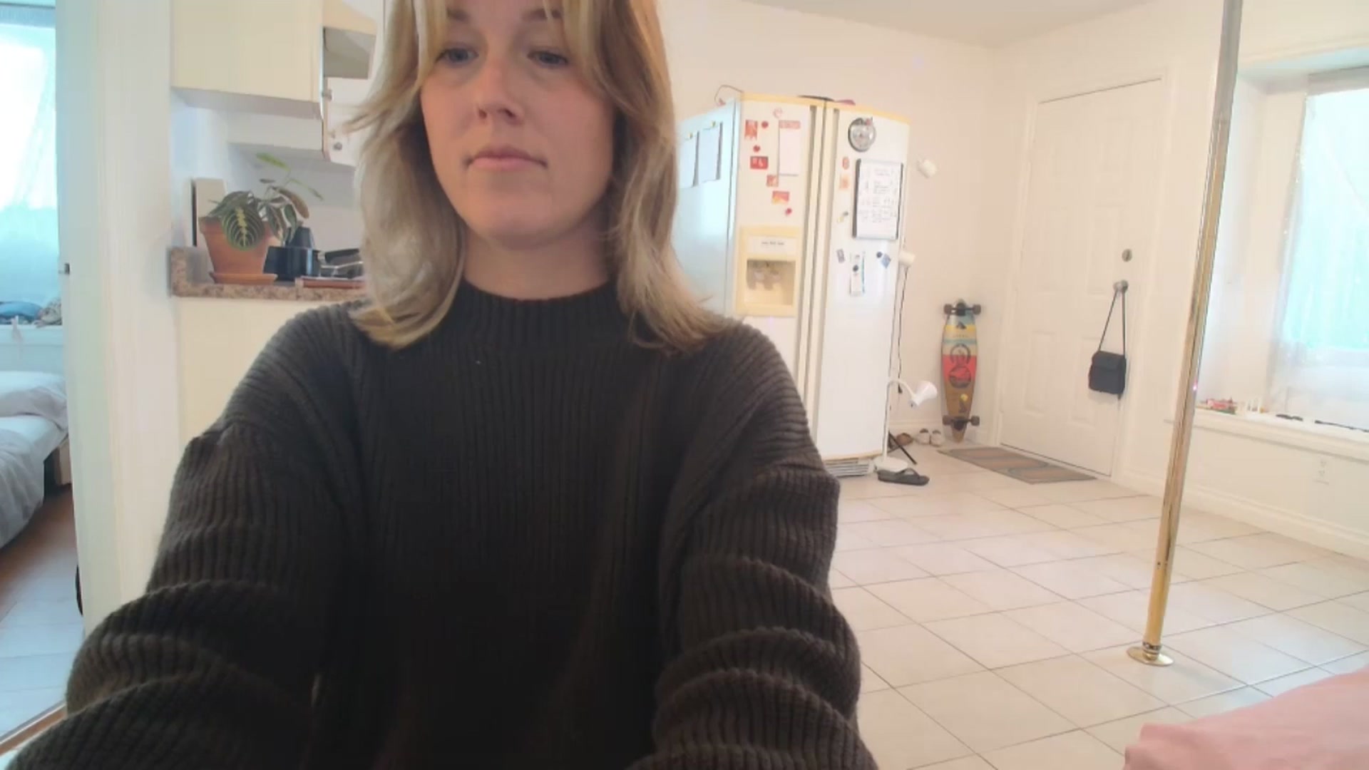 Gallery image thumbnail from MayIsukyurcok's myfreecams stream on, 06/18/2025, 18:23 image 6 of 20
