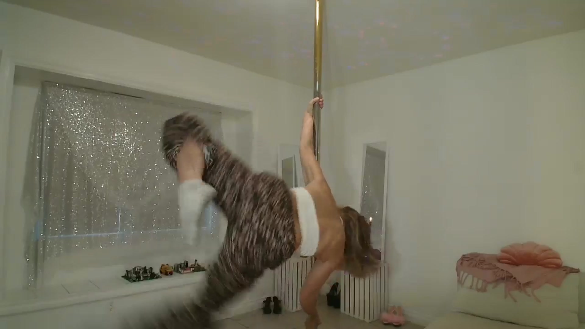 Gallery image thumbnail from MayIsukyurcok's myfreecams stream on, 06/20/2025, 17:08 image 12 of 20