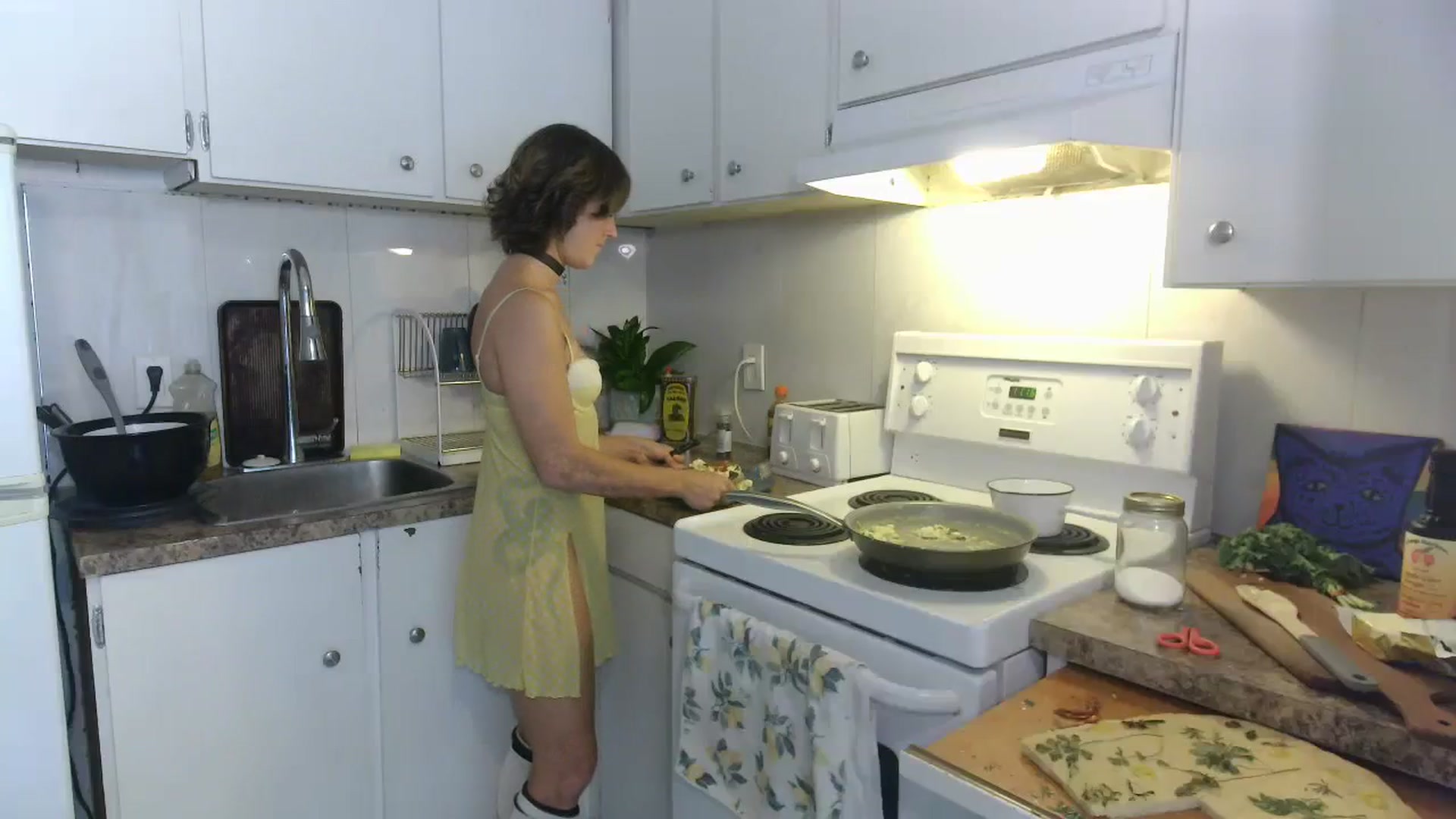 Gallery image thumbnail from MayLoveYou's myfreecams stream on, 08/19/2023, 18:21 image 14 of 20