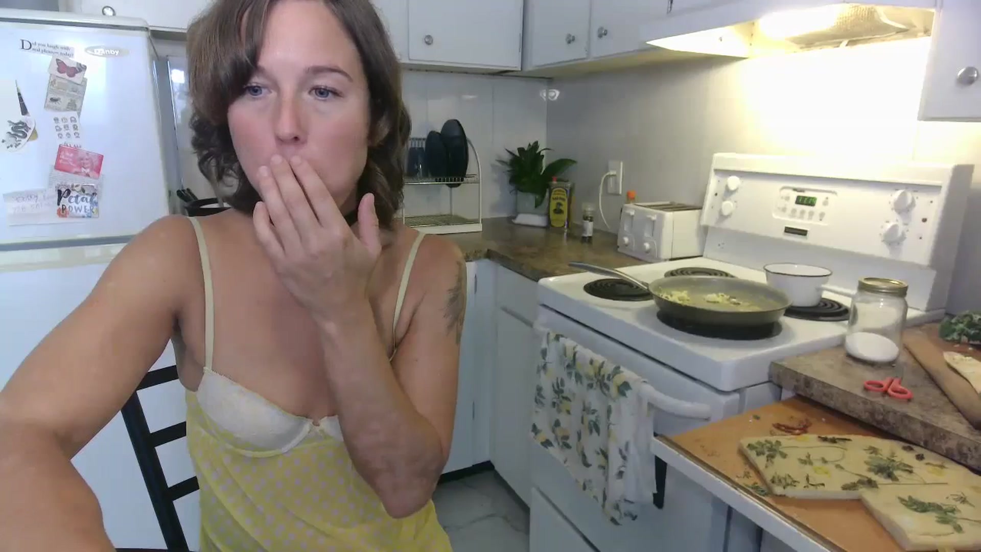 Gallery image thumbnail from MayLoveYou's myfreecams stream on, 08/19/2023, 18:21 image 19 of 20