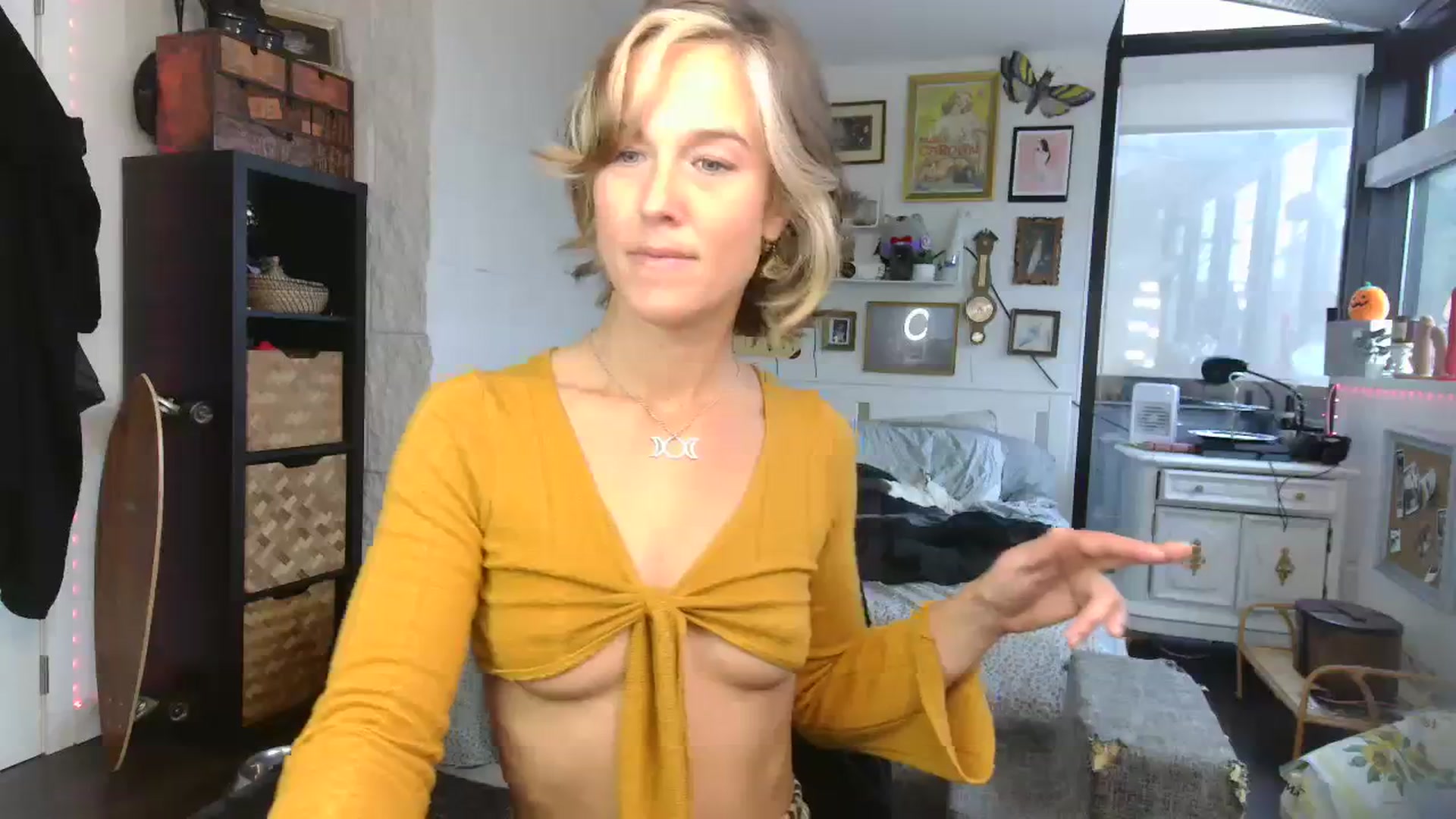 Gallery image thumbnail from MayLoveYou's myfreecams stream on, 10/03/2023, 15:43 image 13 of 20