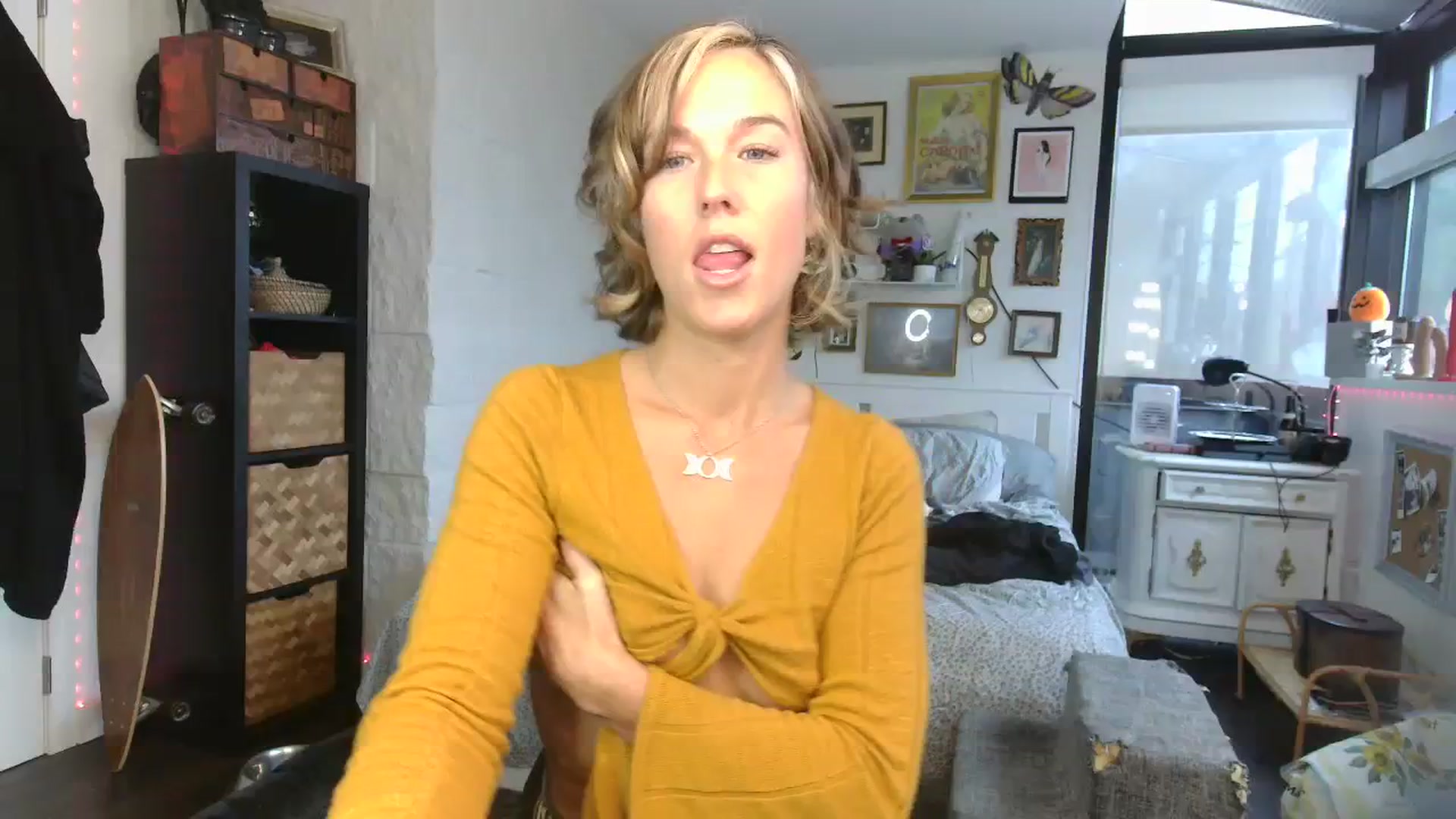Gallery image thumbnail from MayLoveYou's myfreecams stream on, 10/03/2023, 15:43 image 1 of 20
